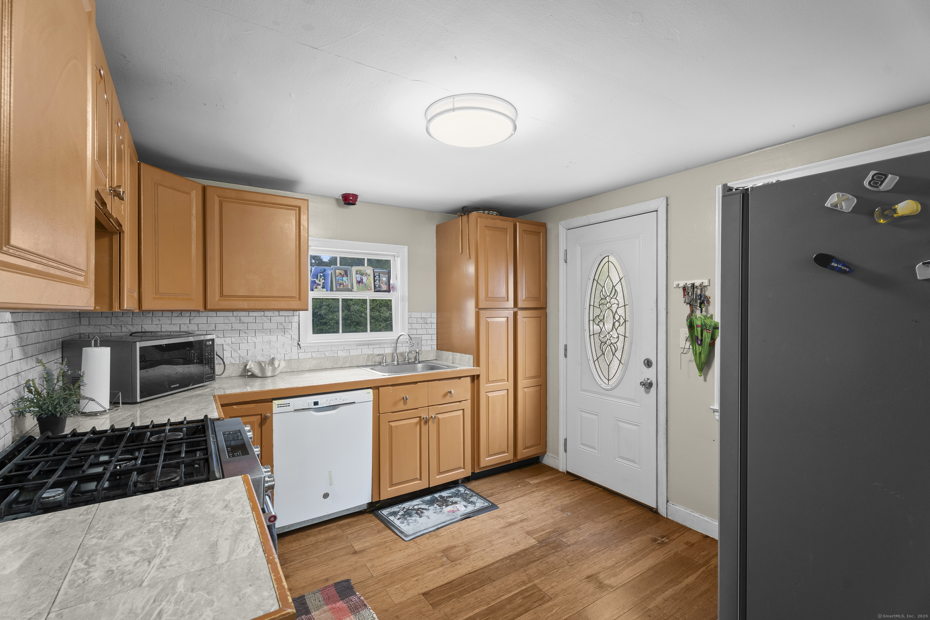 West Hartford, Connecticut 06110, United States, 3 Bedrooms Bedrooms, ,1 BathroomBathrooms,Residential,Active,180035