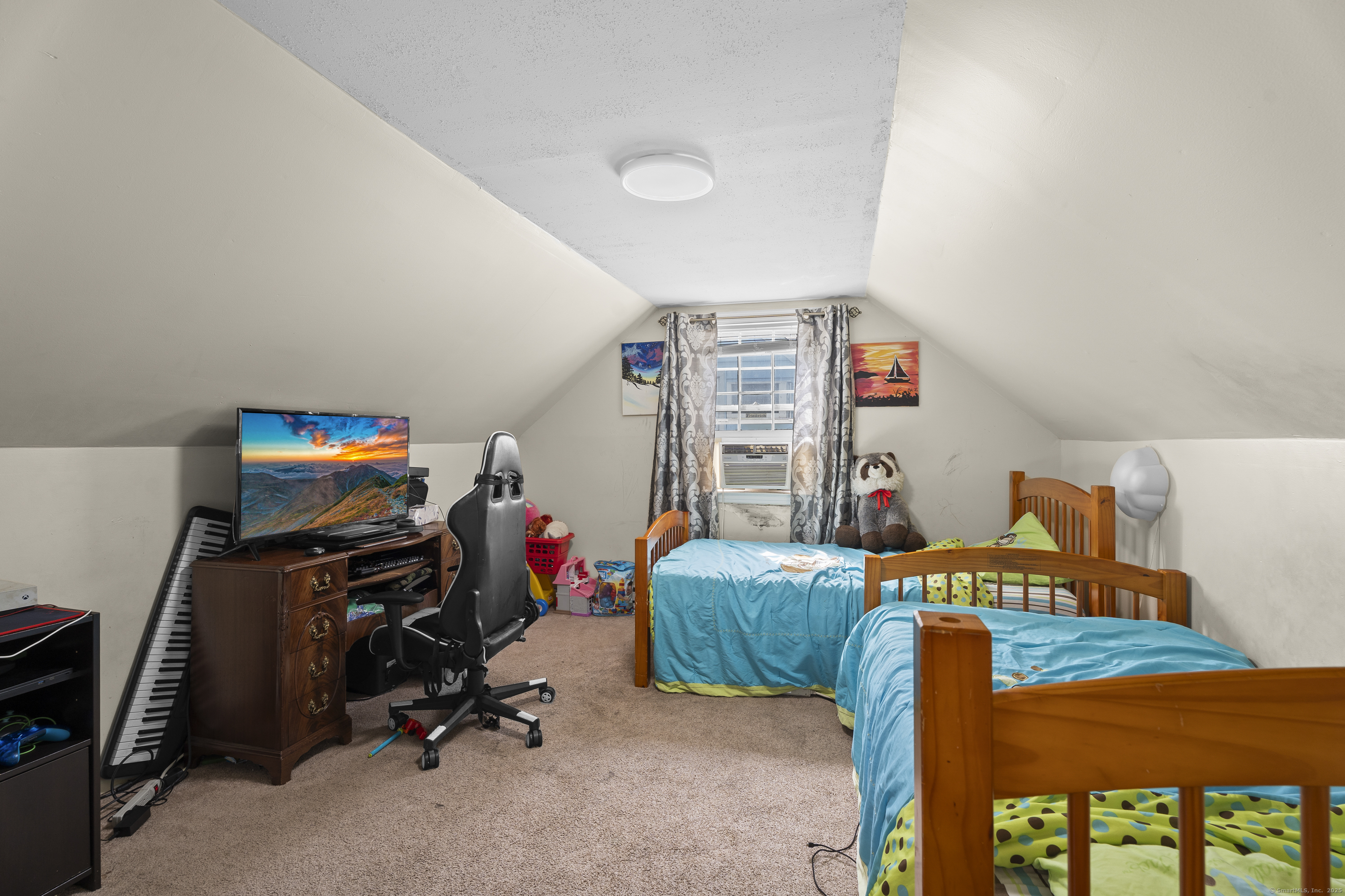 West Hartford, Connecticut 06110, United States, 3 Bedrooms Bedrooms, ,1 BathroomBathrooms,Residential,Active,180035