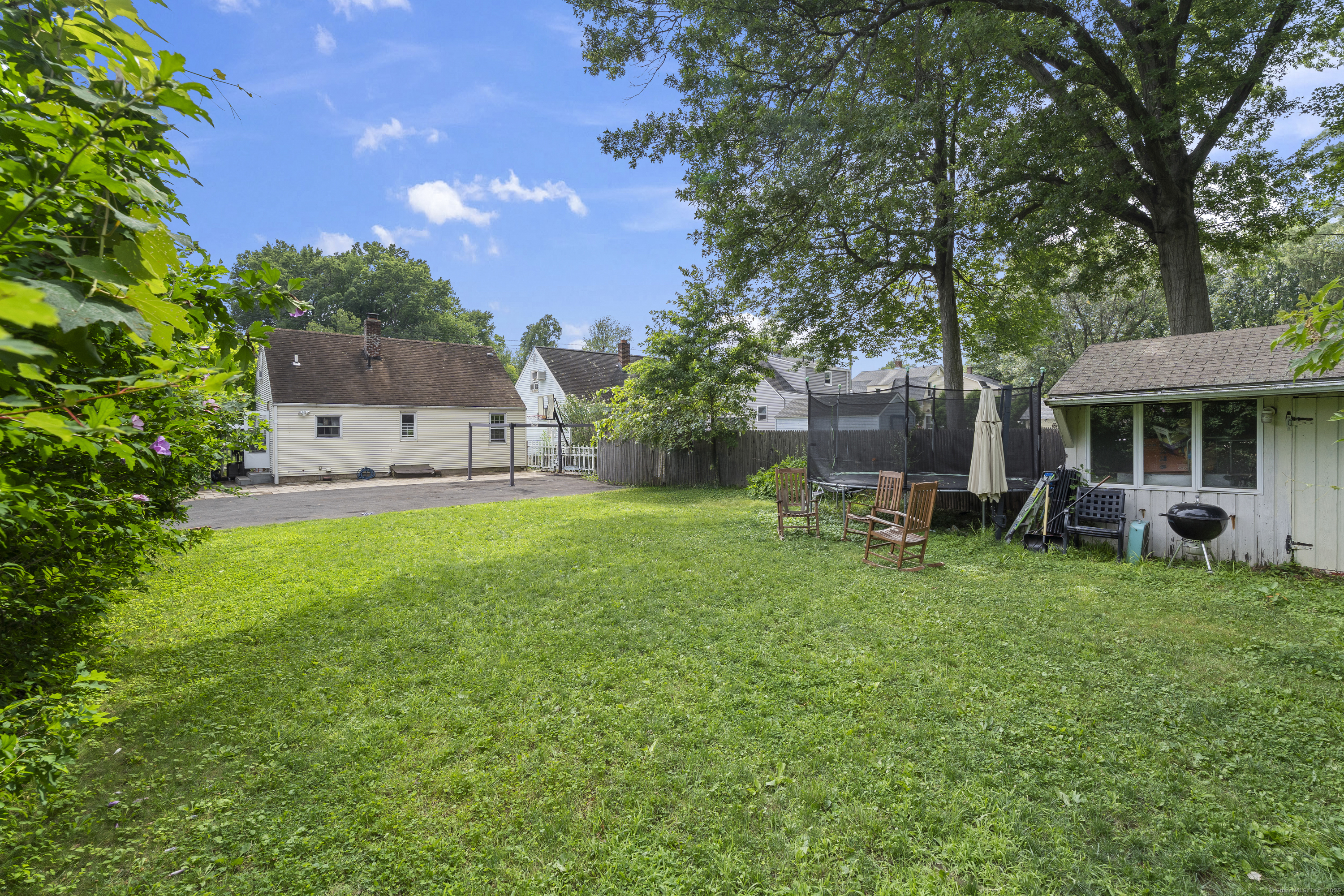 West Hartford, Connecticut 06110, United States, 3 Bedrooms Bedrooms, ,1 BathroomBathrooms,Residential,Active,180035