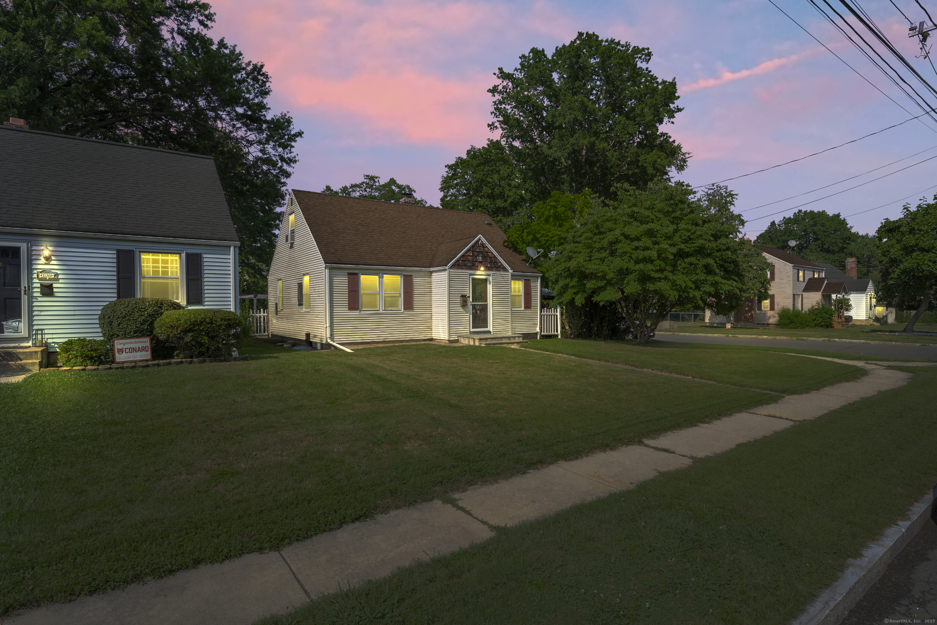 West Hartford, Connecticut 06110, United States, 3 Bedrooms Bedrooms, ,1 BathroomBathrooms,Residential,Active,180035