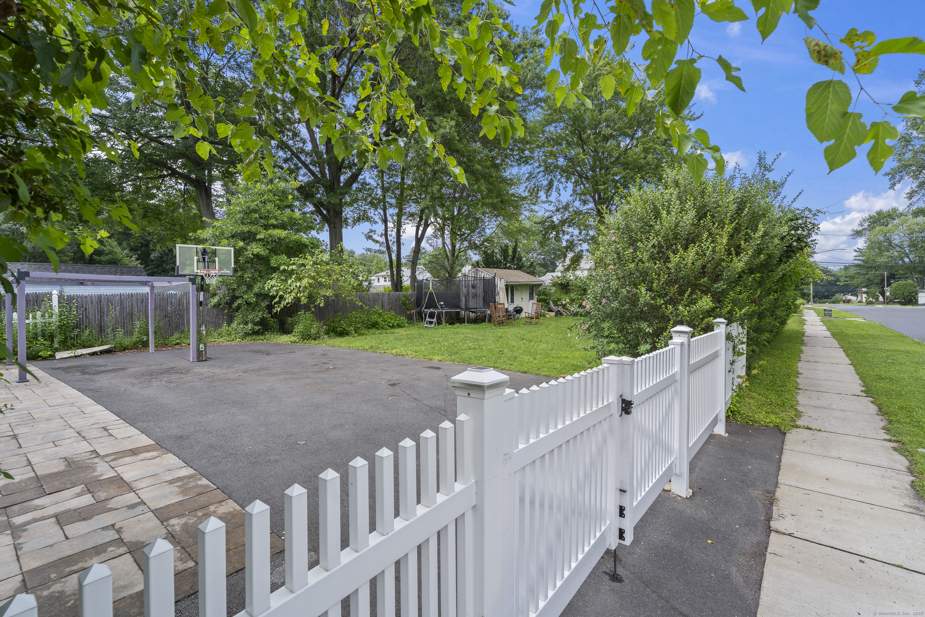 West Hartford, Connecticut 06110, United States, 3 Bedrooms Bedrooms, ,1 BathroomBathrooms,Residential,Active,180035