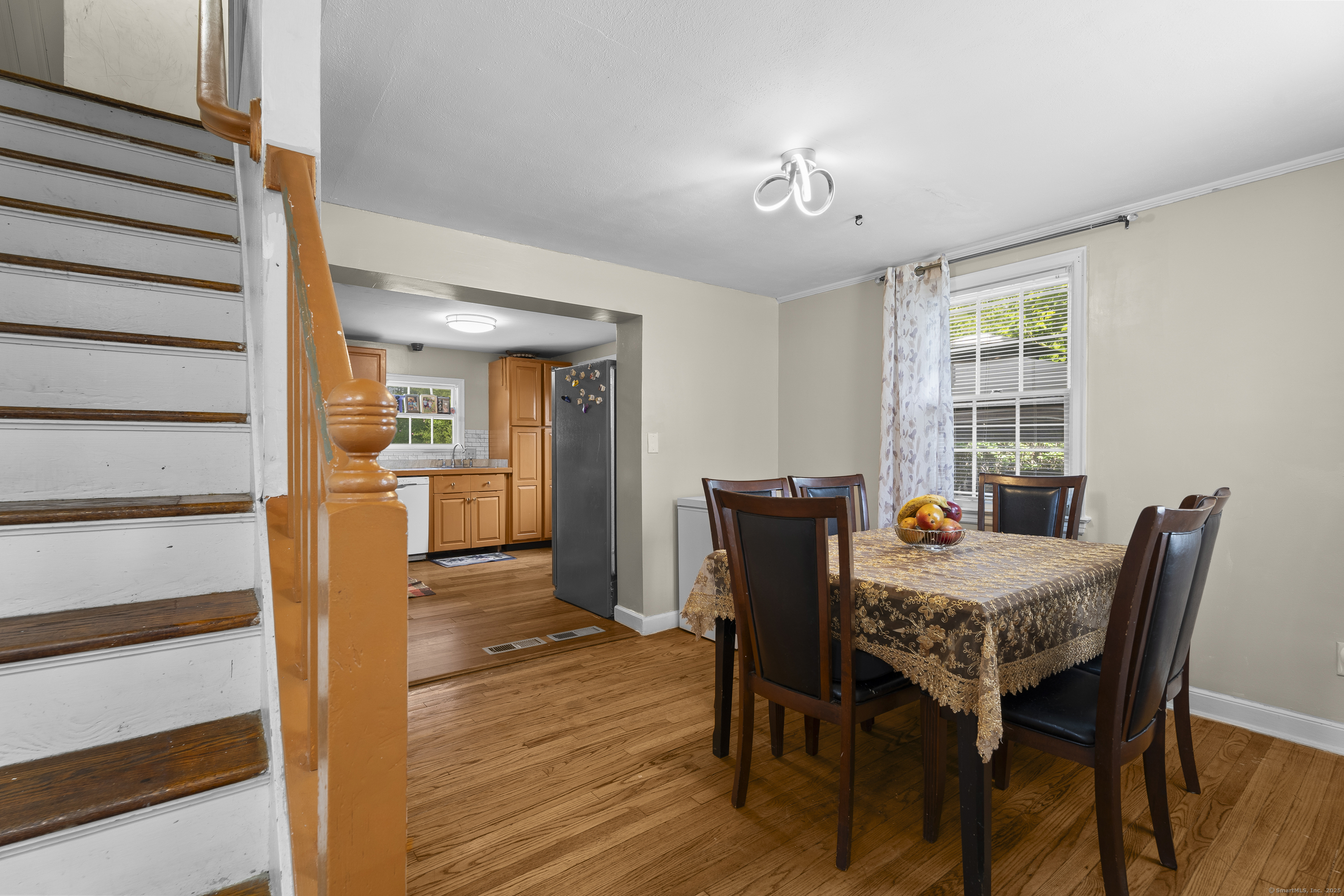 West Hartford, Connecticut 06110, United States, 3 Bedrooms Bedrooms, ,1 BathroomBathrooms,Residential,Active,180035