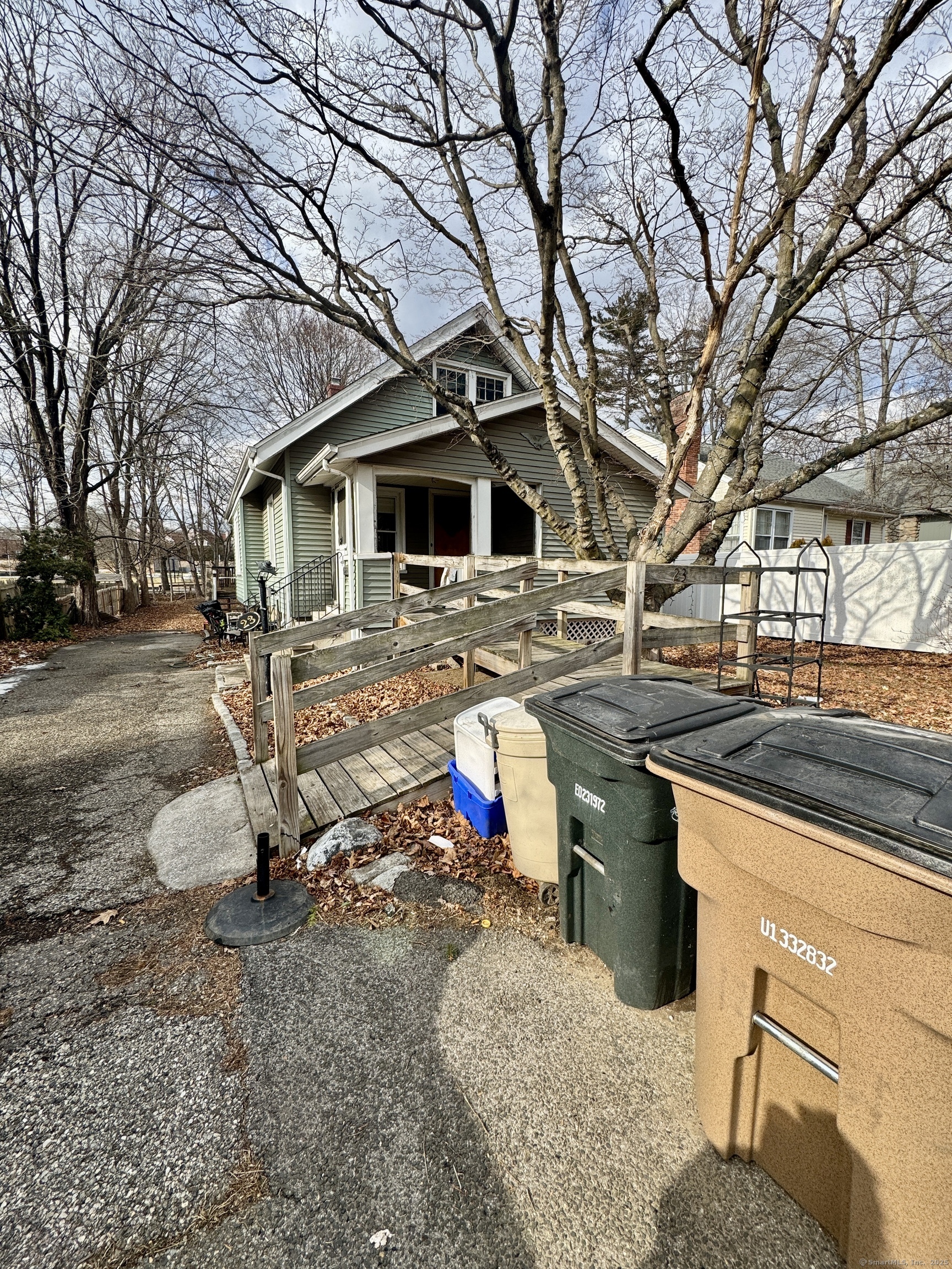 Oenoke Place, Stamford, Connecticut - 2 Bedrooms  
1 Bathrooms  
5 Rooms - 