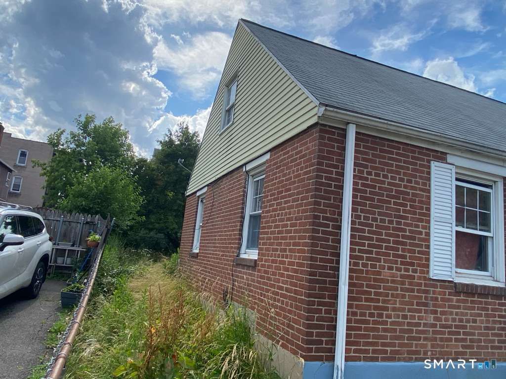 Photo of 19 Baldwin Street, Hartford, CT 06114 (MLS # 24185237)