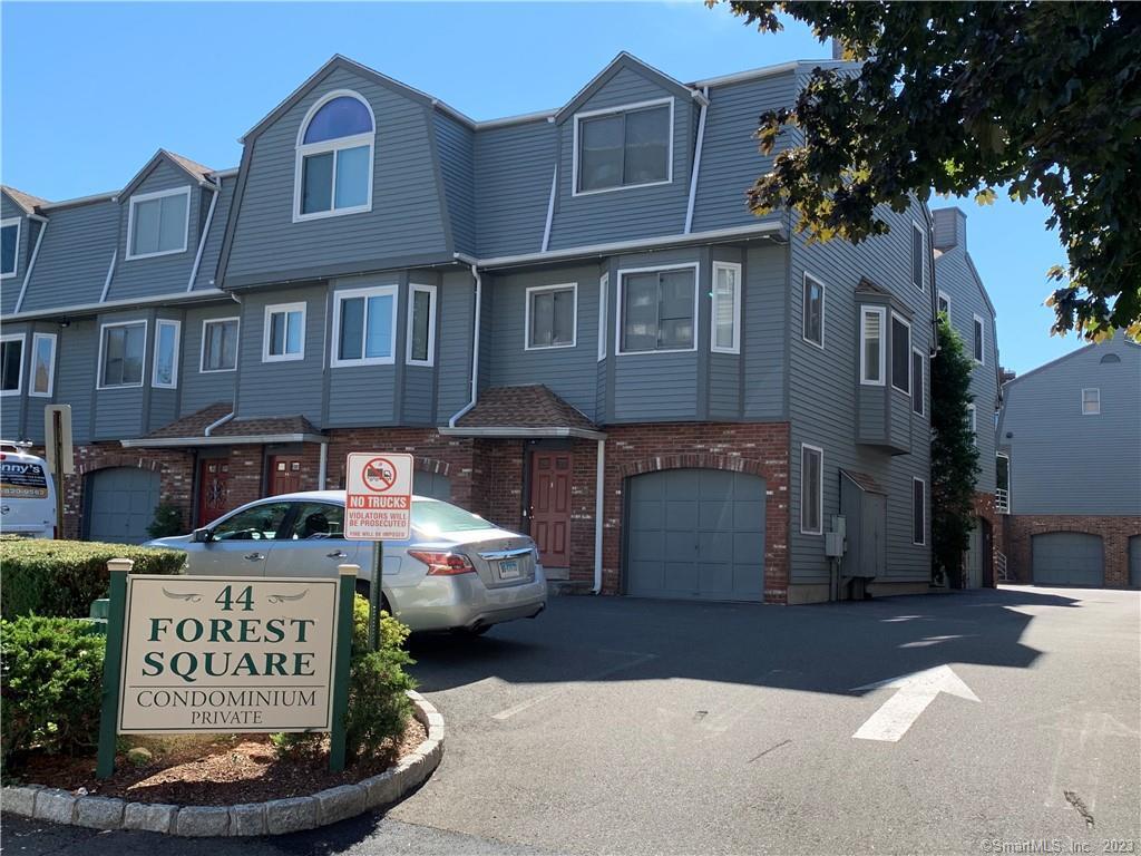 Rental Property at Pleasant Street 26, Stamford, Connecticut - Bedrooms: 1 
Bathrooms: 1 
Rooms: 3  - $2,500 MO.
