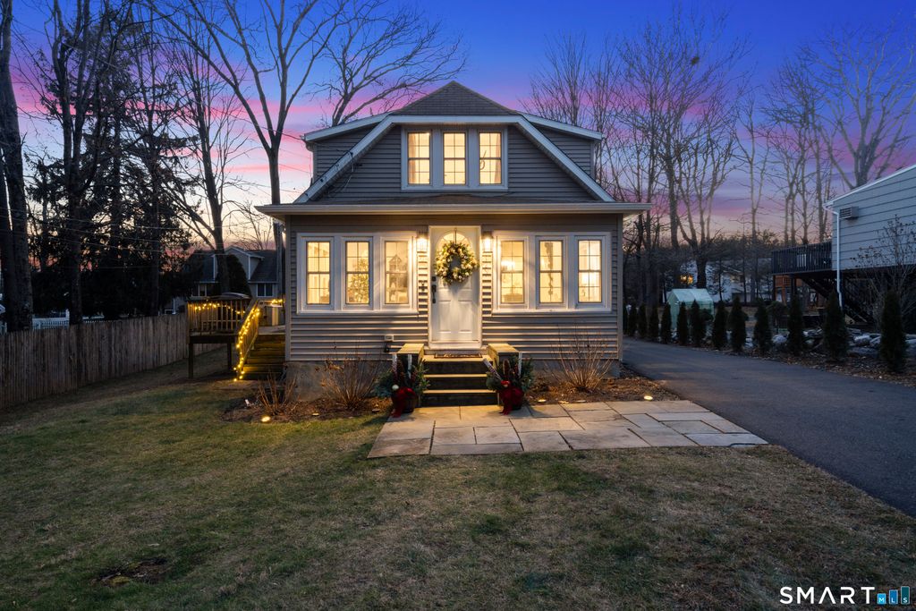 Photo of 129 Grumman Avenue, Norwalk, CT 06851 (MLS # 24144891)