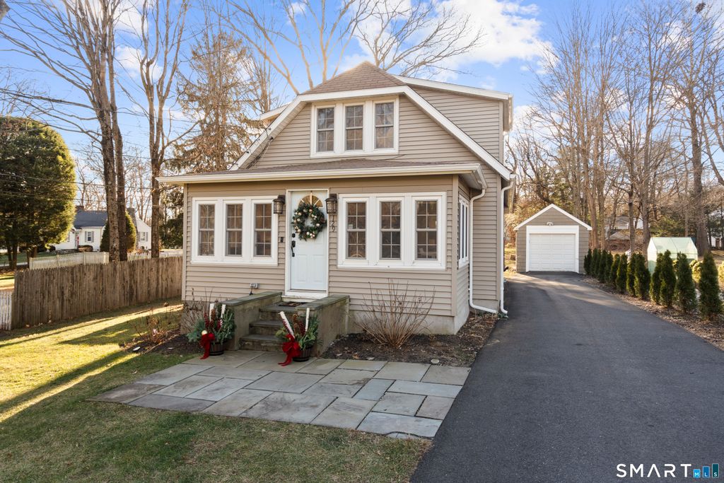 Photo of 129 Grumman Avenue, Norwalk, CT 06851 (MLS # 24144891)