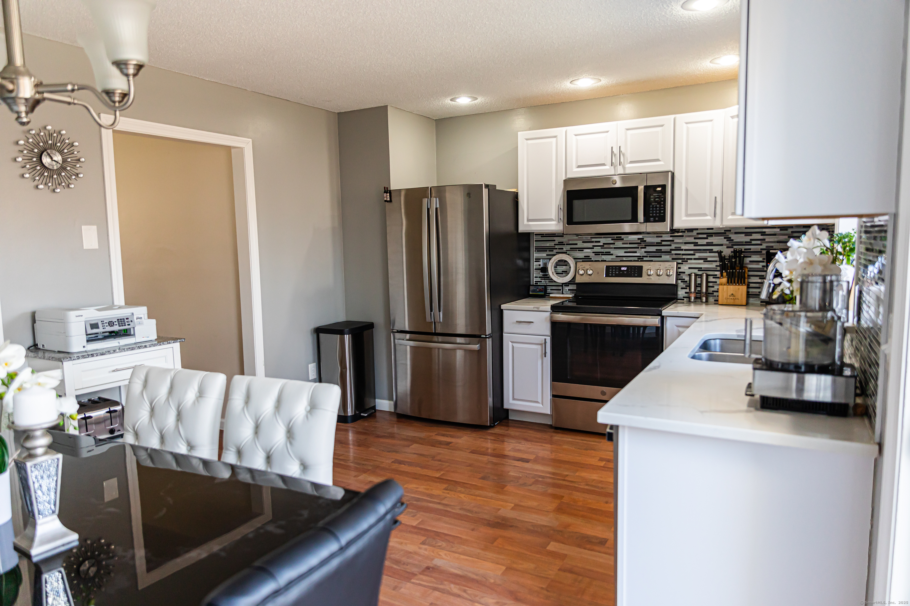 67 Dove Court #67, Windsor Locks, Connecticut image 2