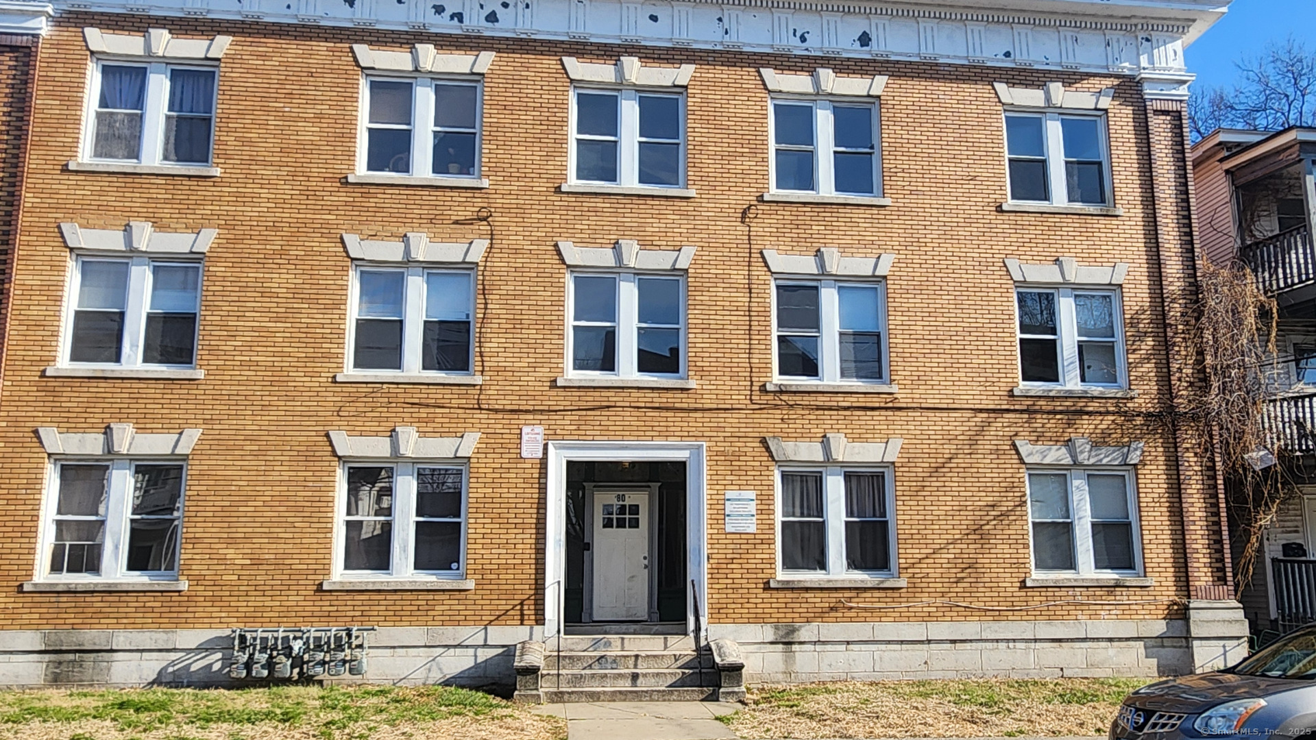 Rental Property at Orange Street 2S And 2N, Hartford, Connecticut - Bedrooms: 2 
Bathrooms: 1 
Rooms: 5  - $1,400 MO.