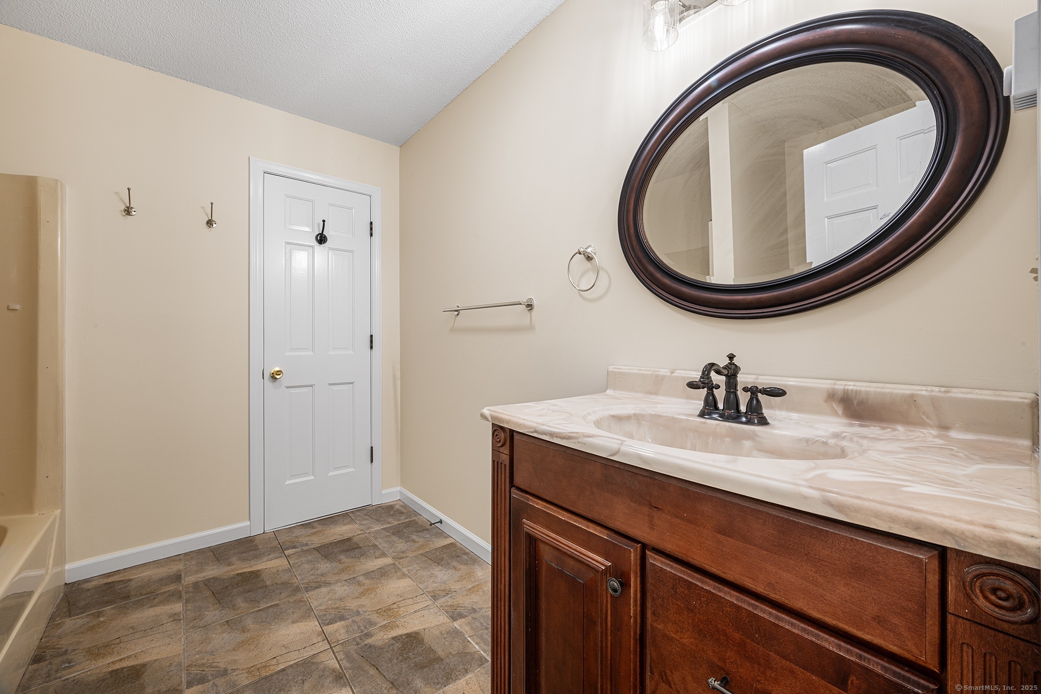 348 Boston Post Road #APT B11, Waterford, Connecticut image 16