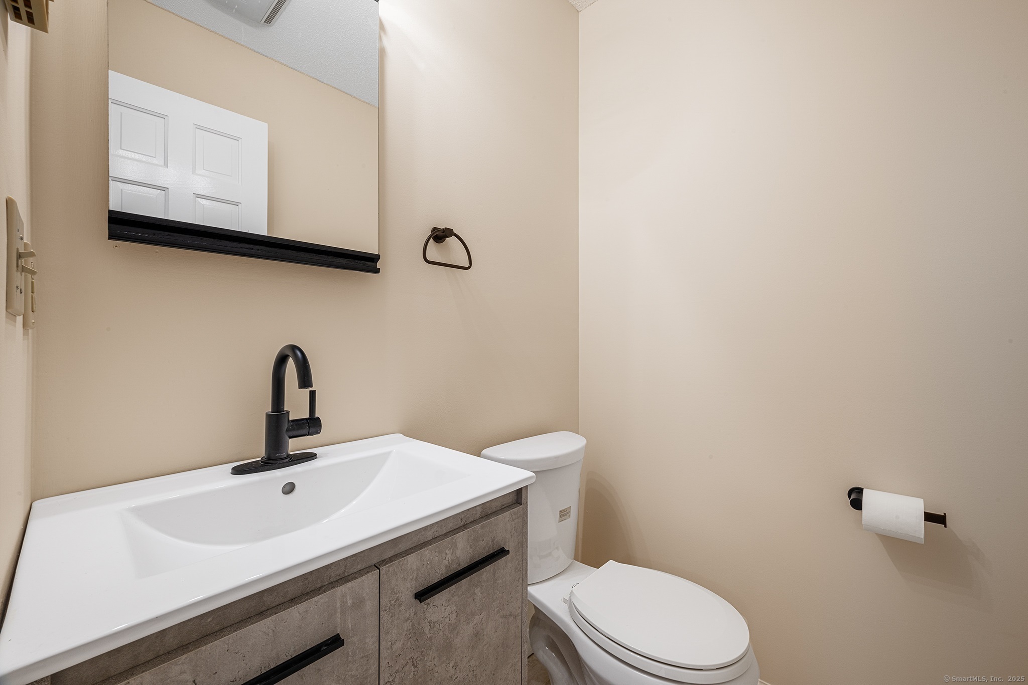 348 Boston Post Road #APT B11, Waterford, Connecticut image 10