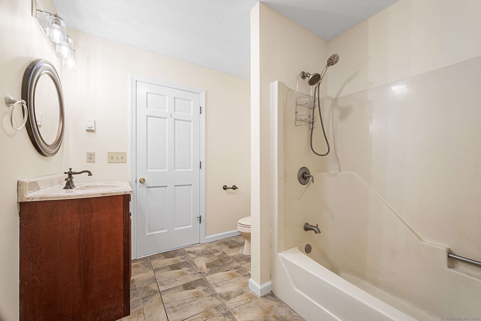 348 Boston Post Road #APT B11, Waterford, Connecticut image 17