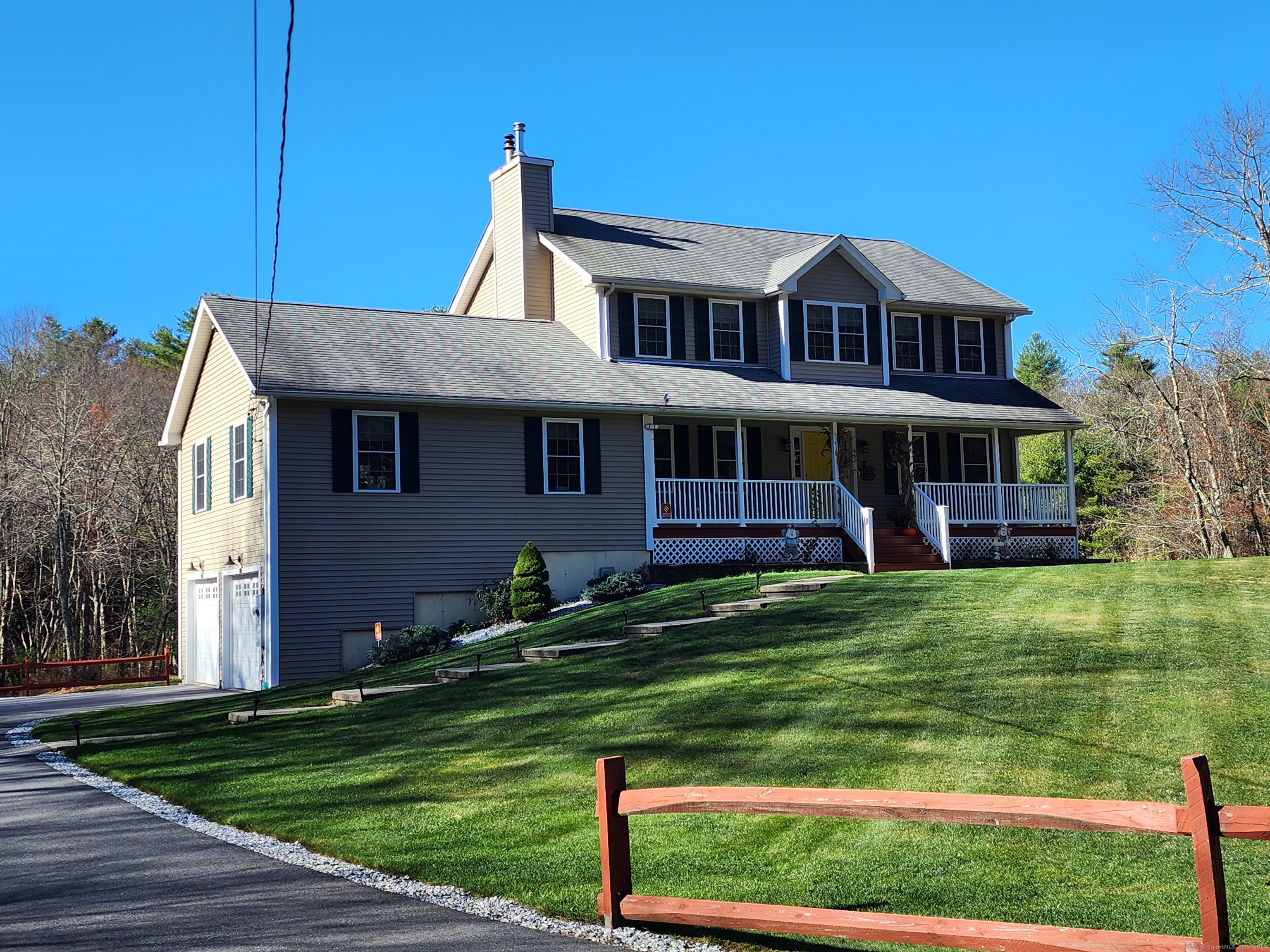 418 Quaddick Town Farm Road, Thompson, Connecticut - 3 Bedrooms  
3 Bathrooms  
8 Rooms - 