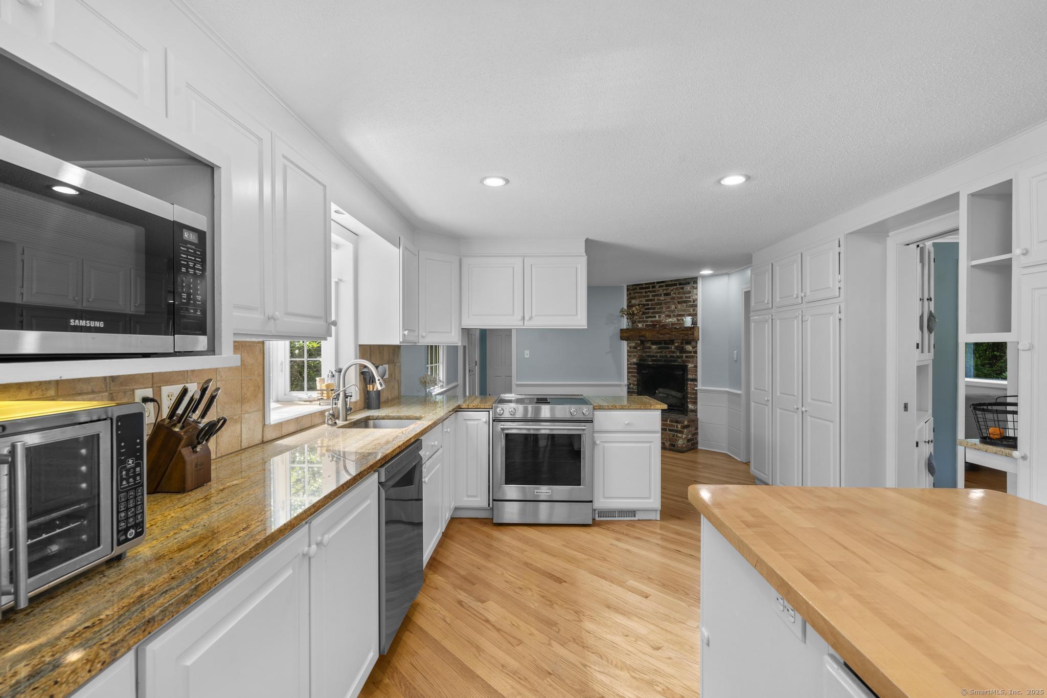 Avon, Connecticut 06001, United States, 4 Bedrooms Bedrooms, ,3 BathroomsBathrooms,Residential,Coming Soon,174114