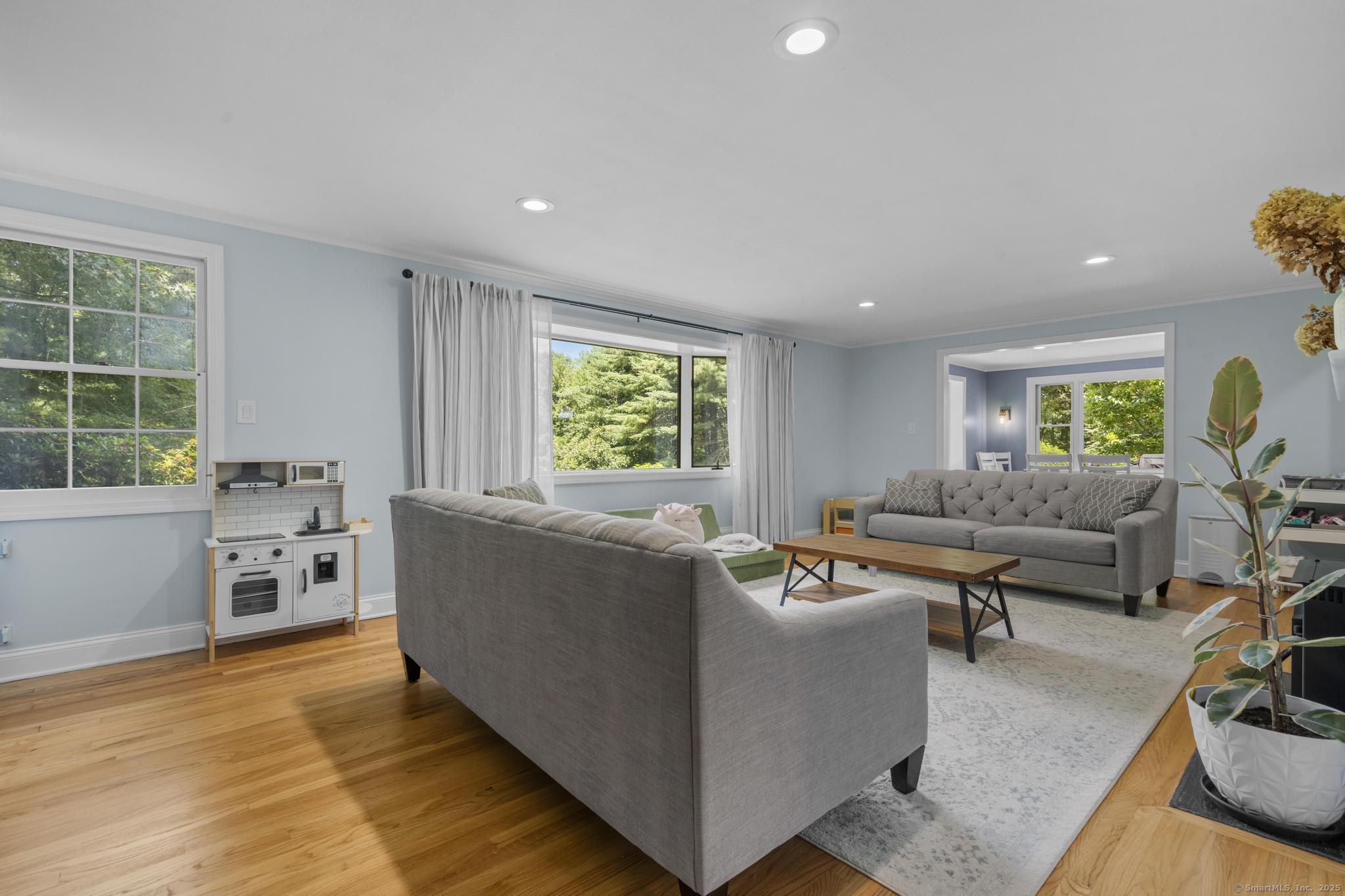 Avon, Connecticut 06001, United States, 4 Bedrooms Bedrooms, ,3 BathroomsBathrooms,Residential,Coming Soon,174114