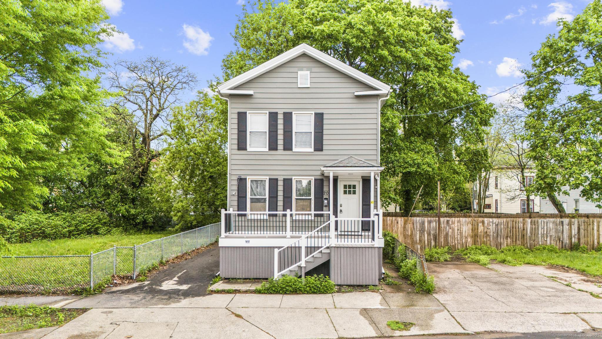 Waverly Street, New Haven, Connecticut - 2 Bedrooms  
1 Bathrooms  
4 Rooms - 