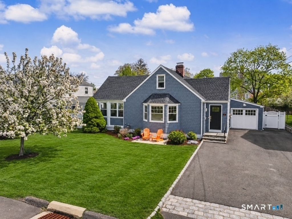 Photo of 47 Shorefront Park, Norwalk, CT 06854 (MLS # 24168360)