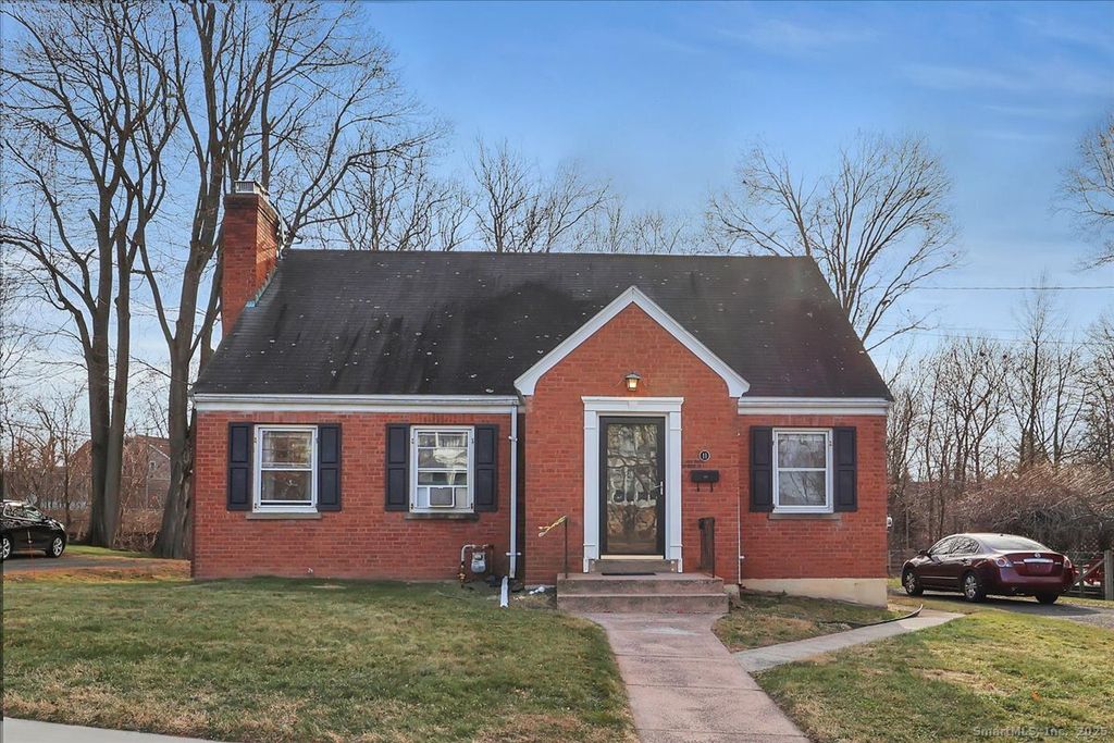 Photo of 11 Columbus Avenue, Middletown, CT 06457 (MLS # 24143836)