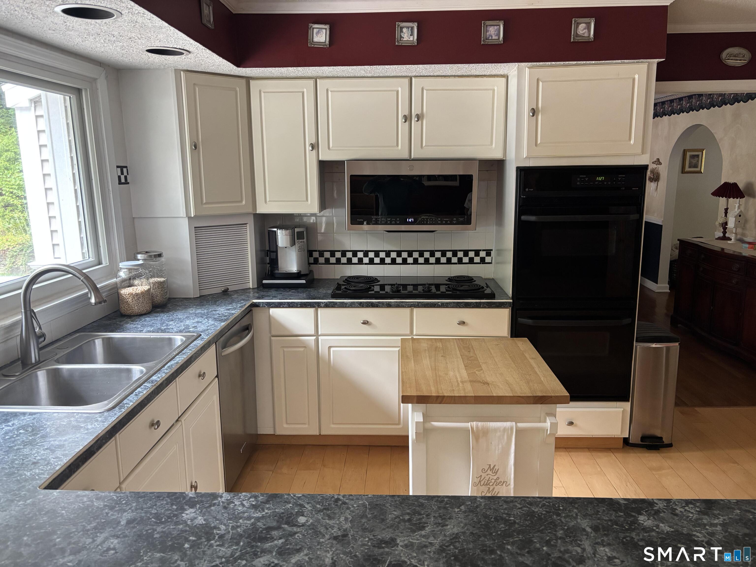 80 Pine Hollow Drive