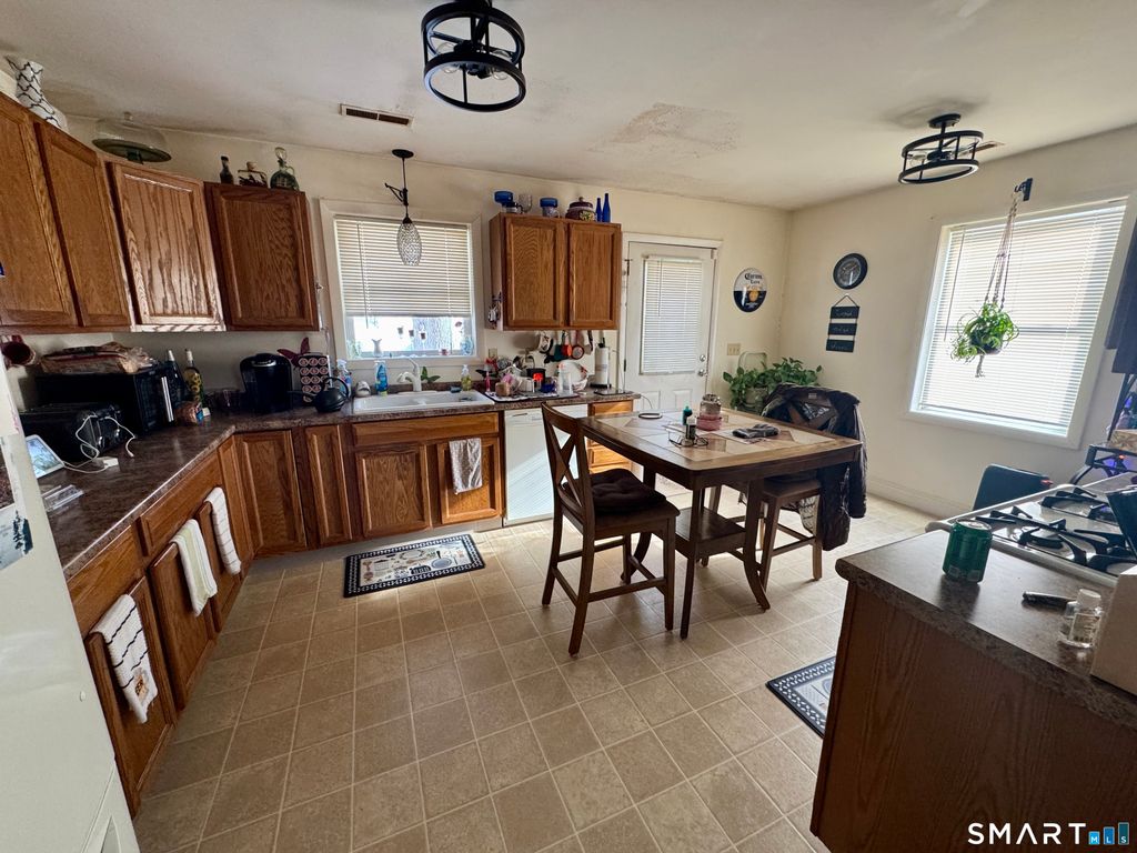 Photo of 125 Maple Street, Norwich, CT 06360 (MLS # 24151350)