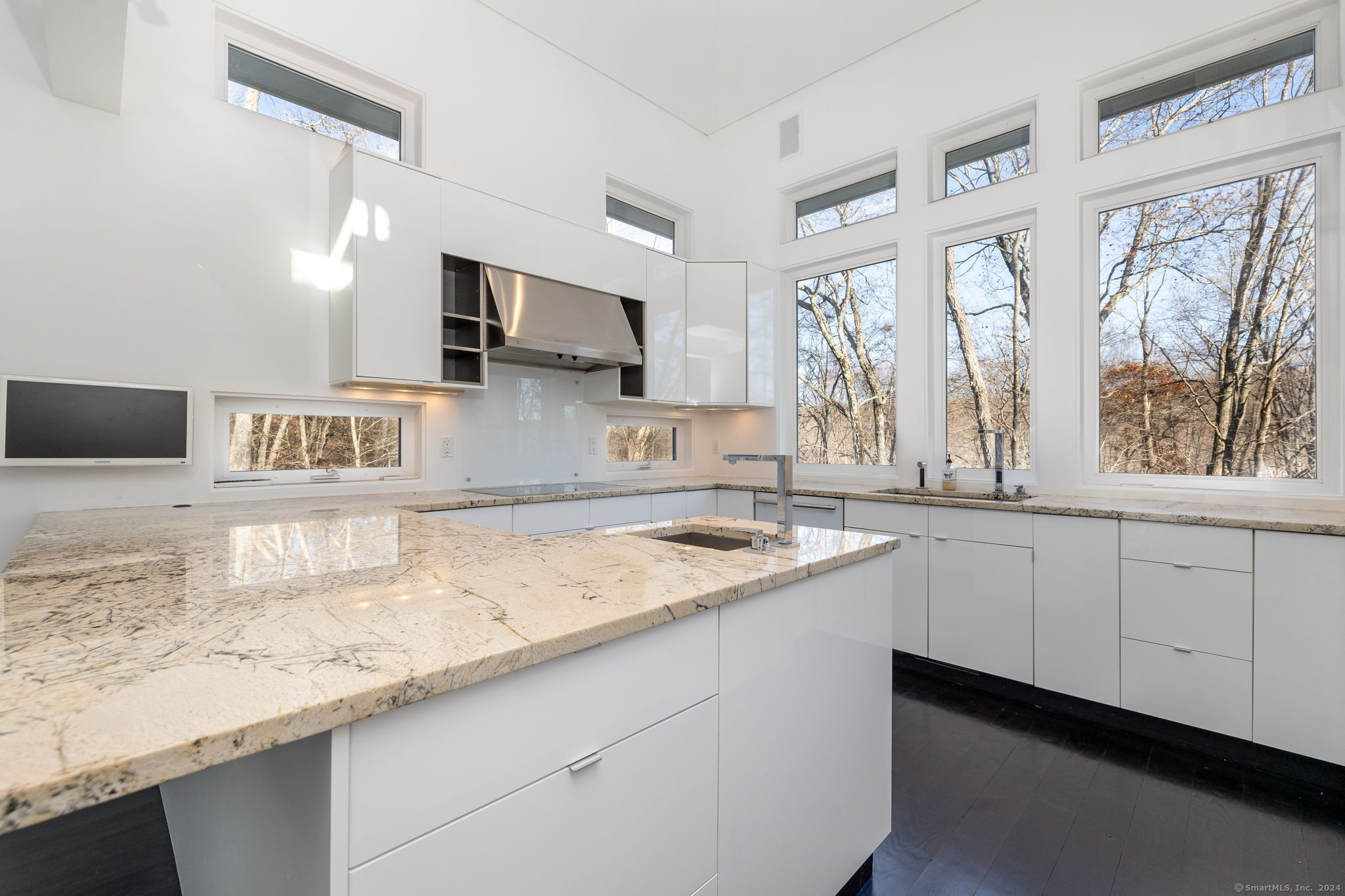 17 Birchwood Lane, Woodbury, Connecticut image 9