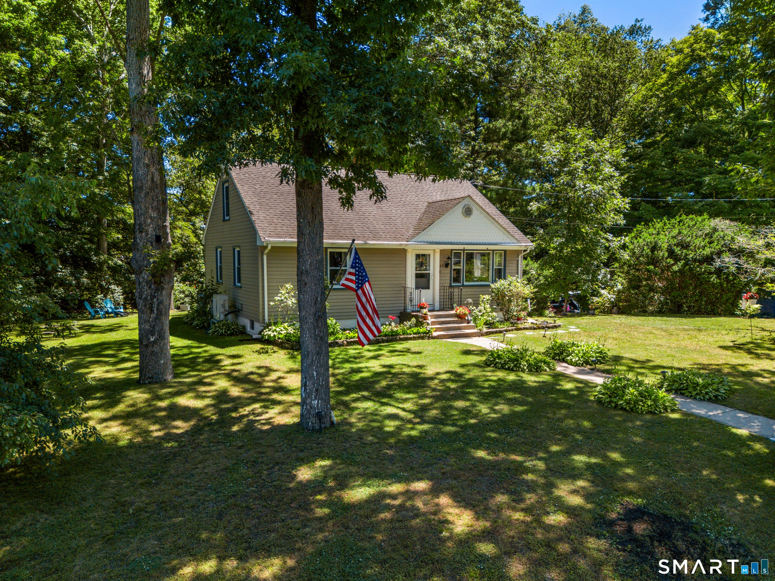24 Forest Avenue