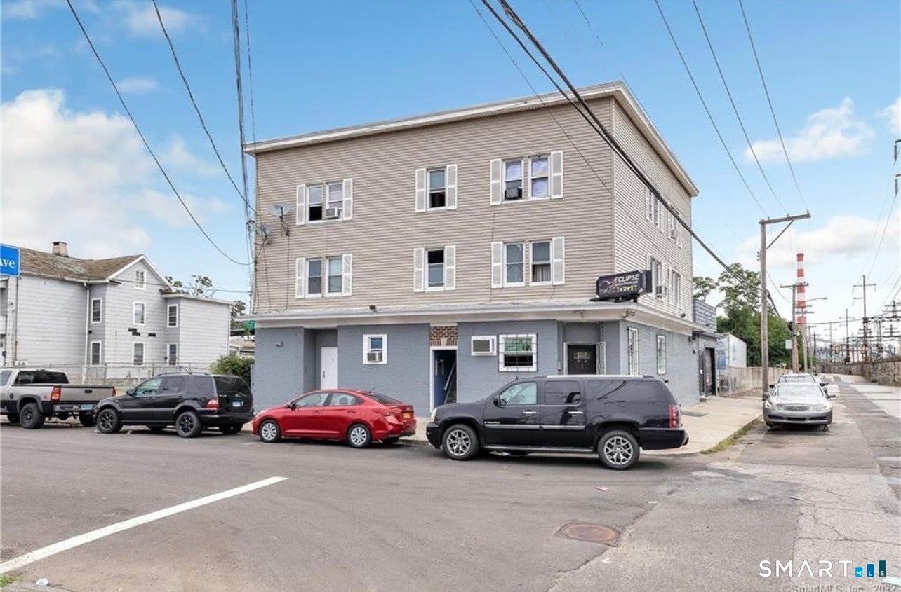 2-10 West Avenue
