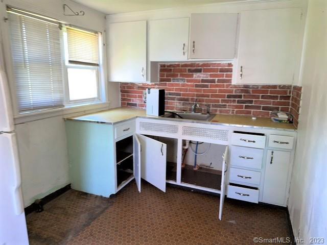 Photo 7 of 12 of 46 Windermere Avenue house