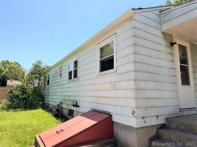 Photo 3 of 12 of 46 Windermere Avenue house