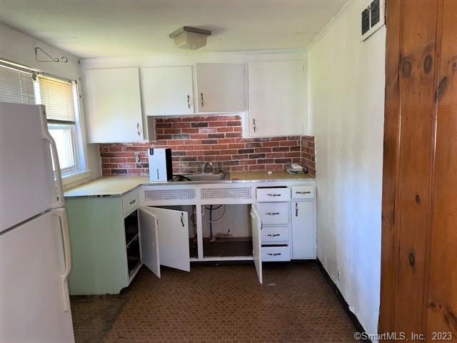 Photo 6 of 12 of 46 Windermere Avenue house
