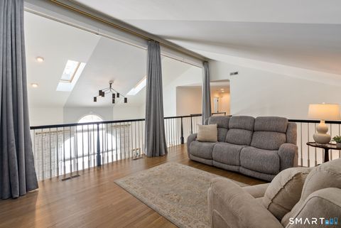 Tiny photo for 5 Abbottsford #5, Avon, CT 06001 (MLS # 24155598)