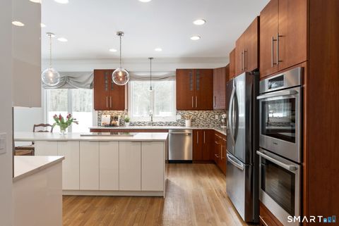 Tiny photo for 5 Abbottsford #5, Avon, CT 06001 (MLS # 24155598)