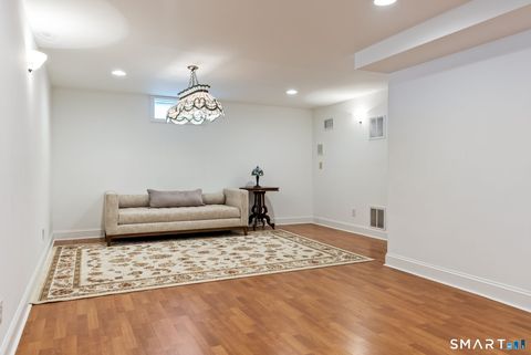 Tiny photo for 5 Abbottsford #5, Avon, CT 06001 (MLS # 24155598)