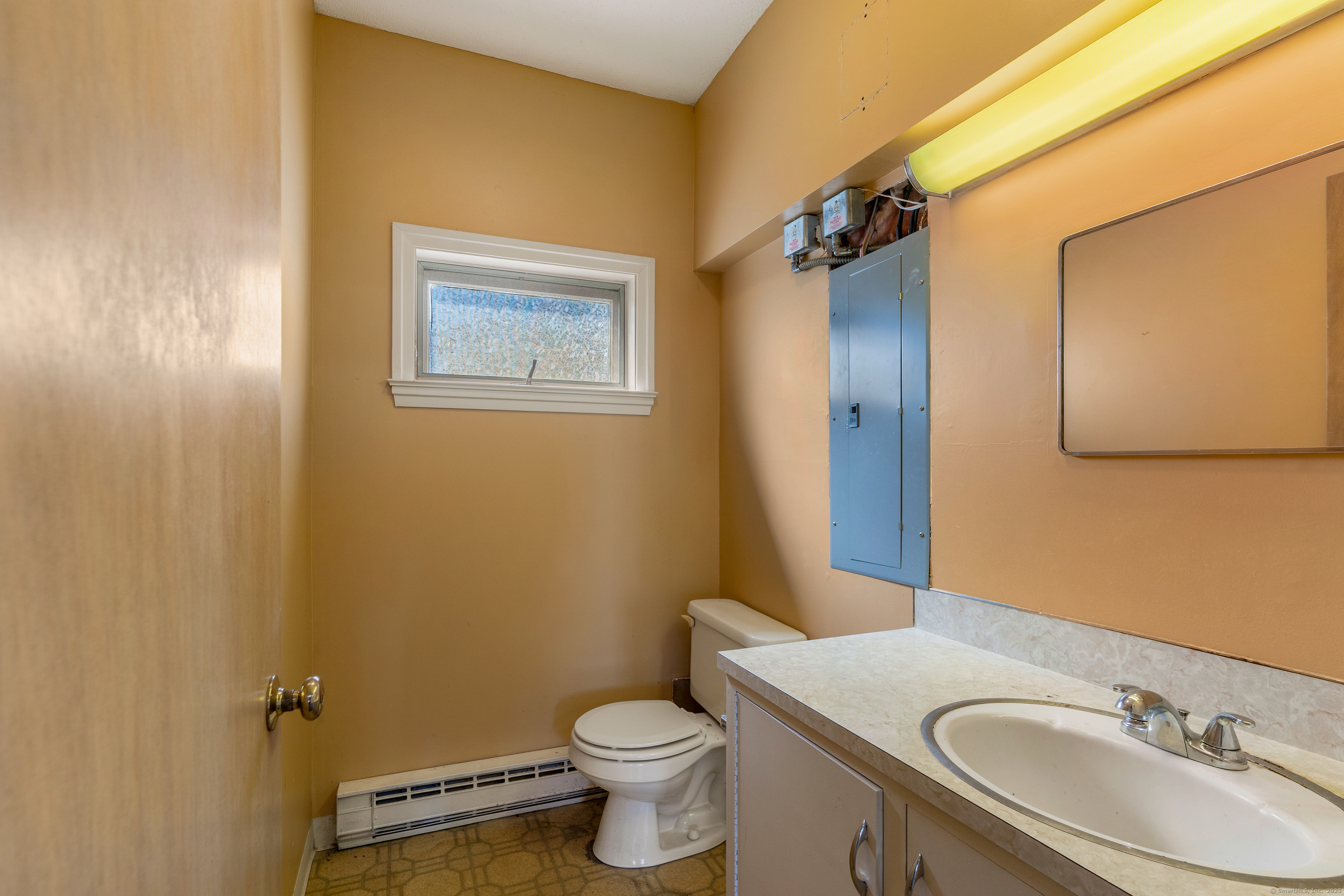 Simsbury, Connecticut 06089, United States, ,5 BathroomsBathrooms,Commercial,Active,200225