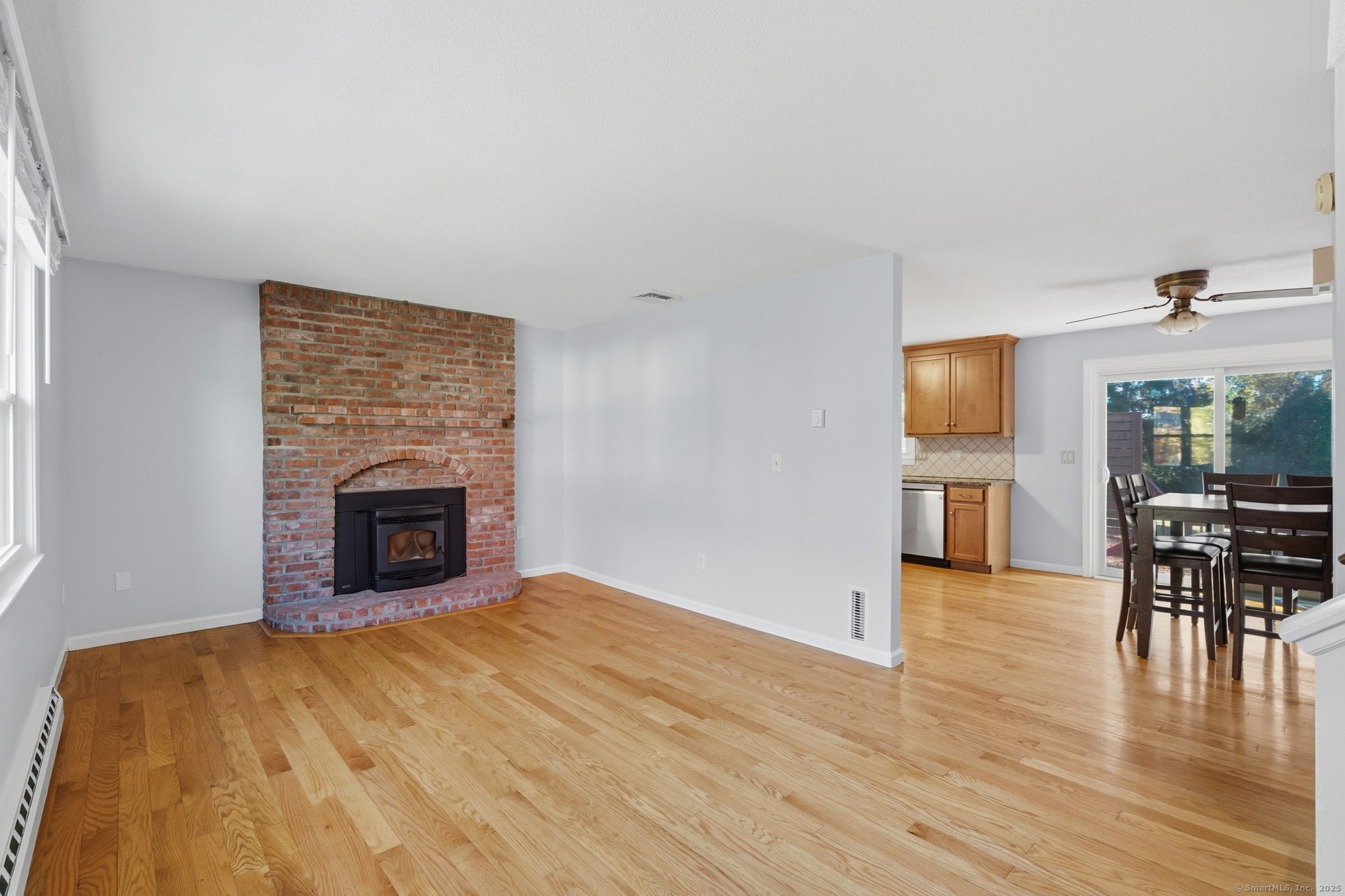 Plainville, Connecticut 06062, United States, 3 Bedrooms Bedrooms, ,2 BathroomsBathrooms,Residential,Active,233827