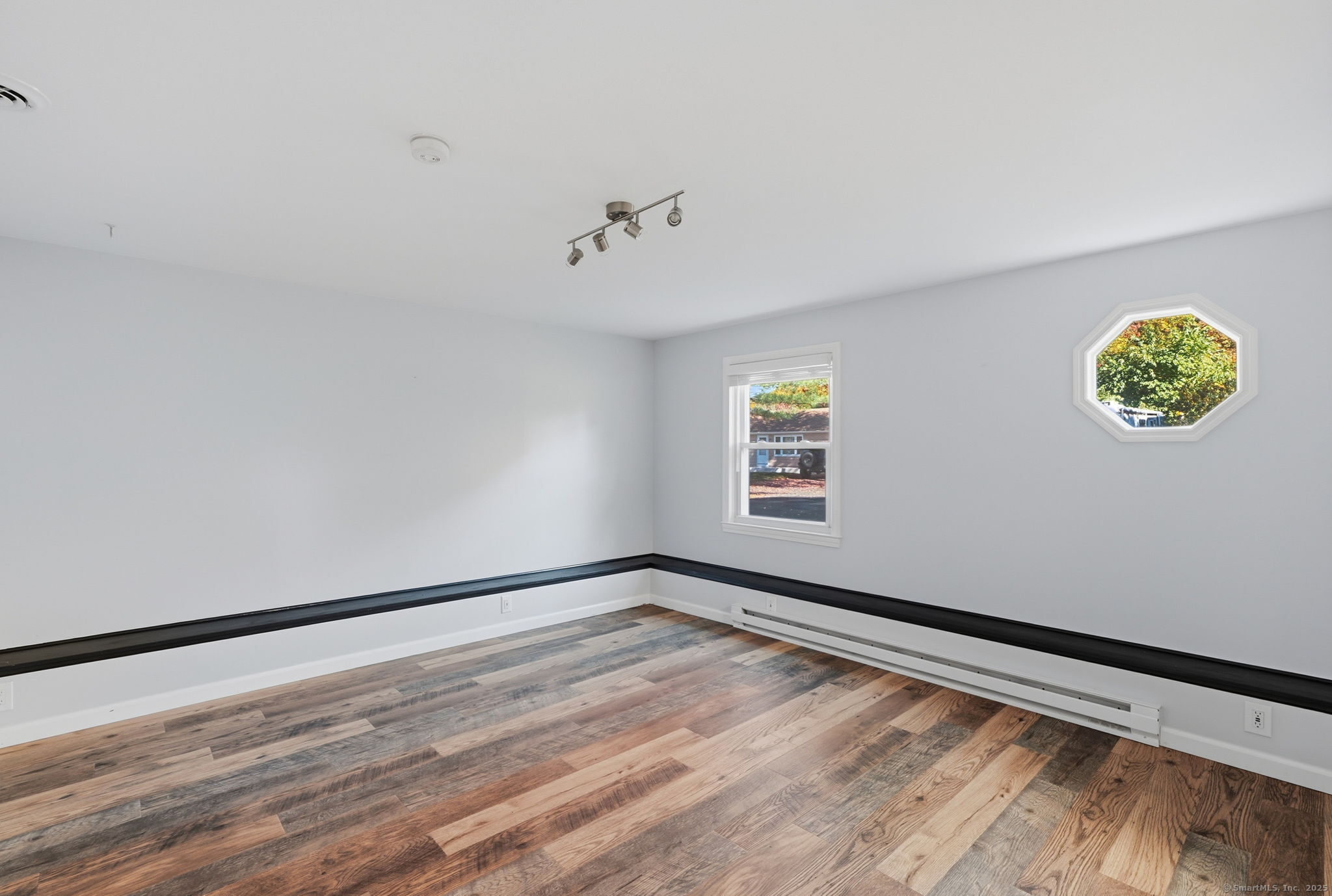 Plainville, Connecticut 06062, United States, 3 Bedrooms Bedrooms, ,2 BathroomsBathrooms,Residential,Active,233827