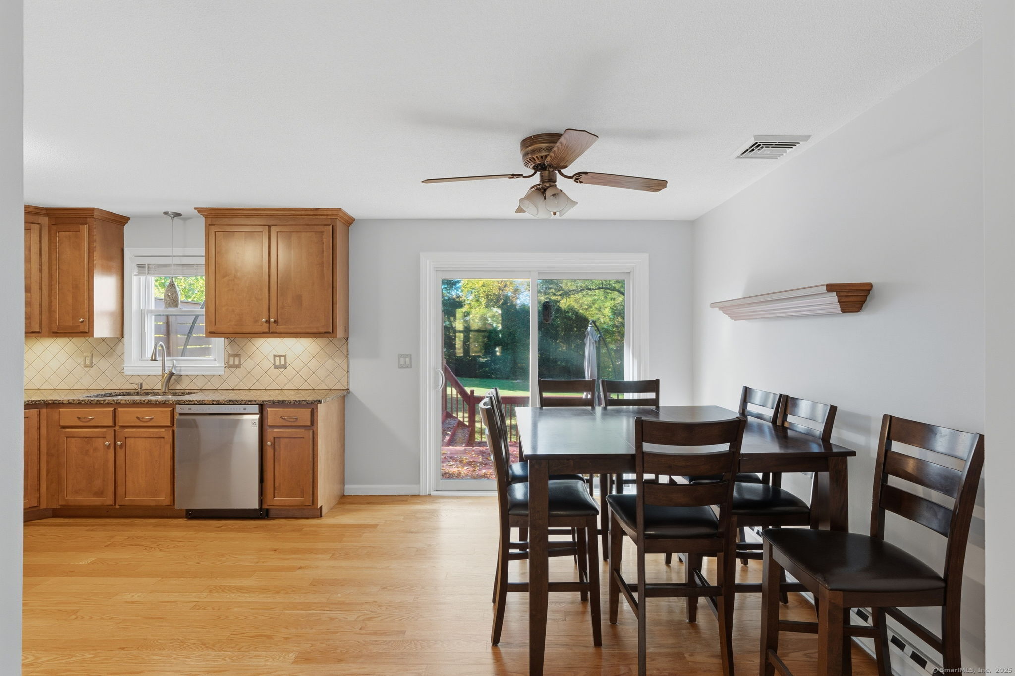 Plainville, Connecticut 06062, United States, 3 Bedrooms Bedrooms, ,2 BathroomsBathrooms,Residential,Active,233827