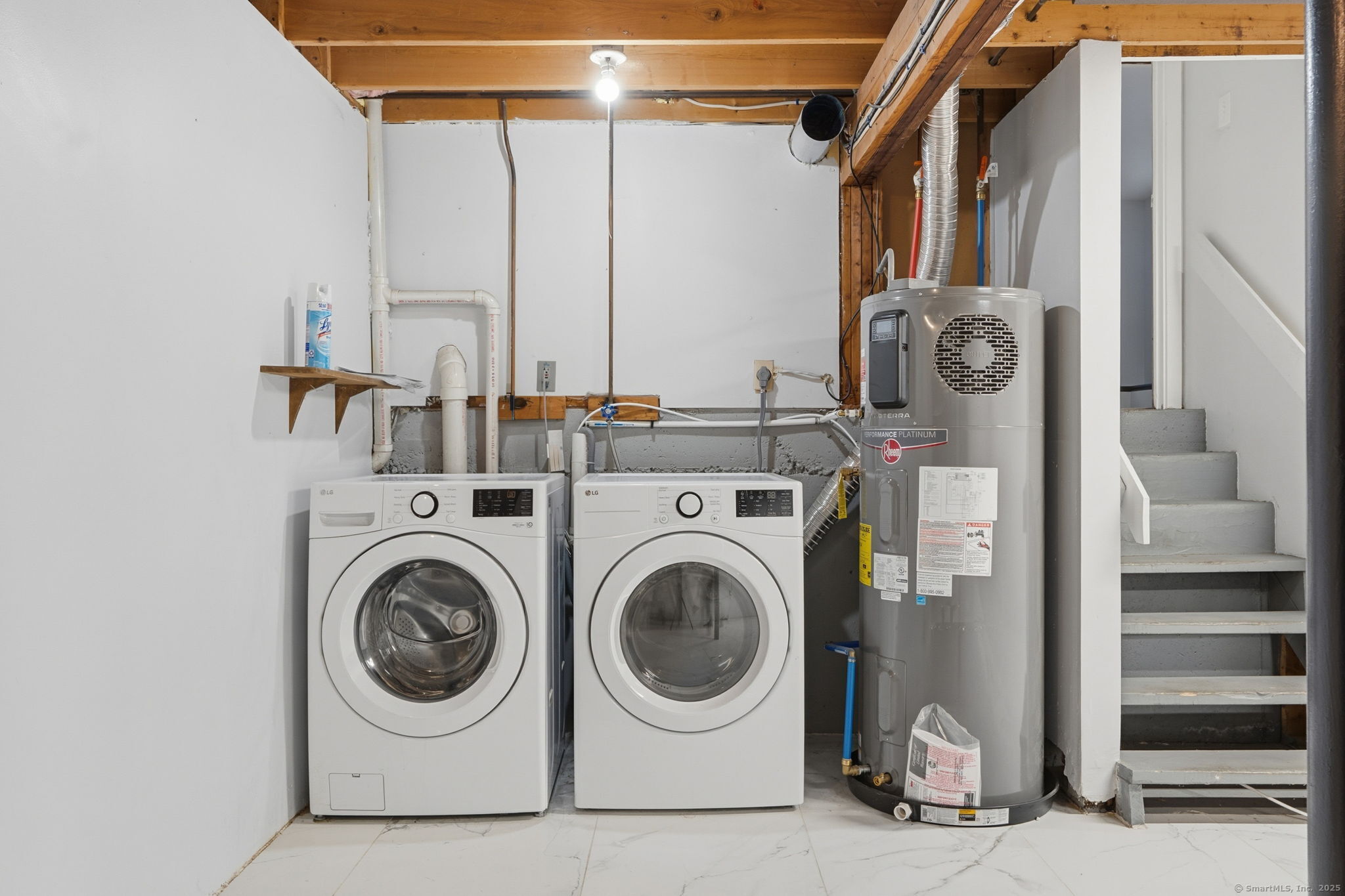 Plainville, Connecticut 06062, United States, 3 Bedrooms Bedrooms, ,2 BathroomsBathrooms,Residential,Active,233827