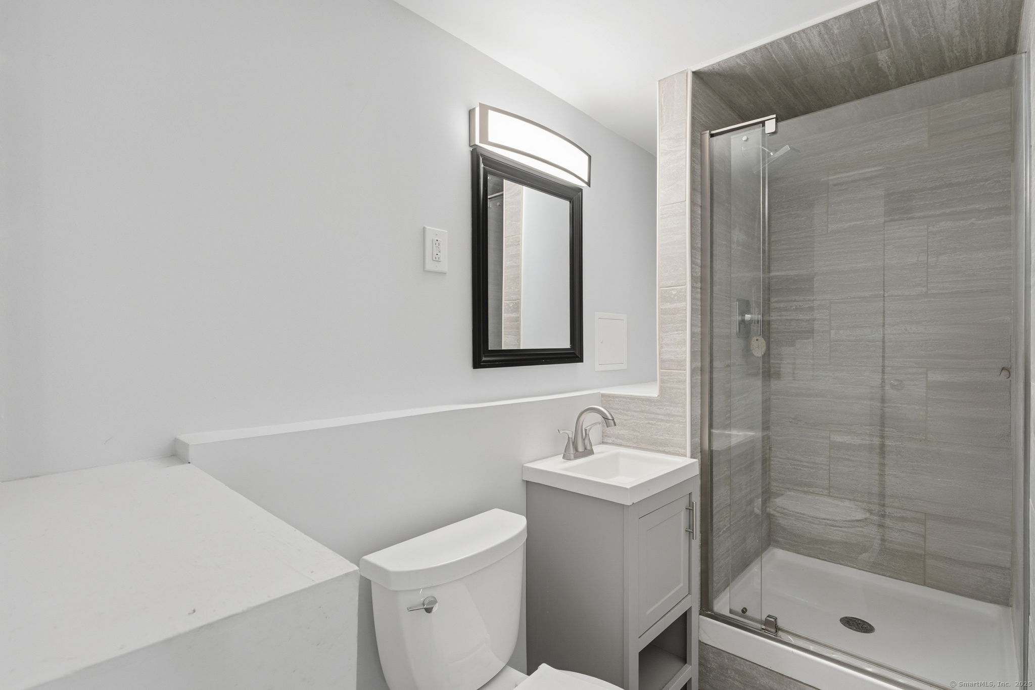 Plainville, Connecticut 06062, United States, 3 Bedrooms Bedrooms, ,2 BathroomsBathrooms,Residential,Active,233827