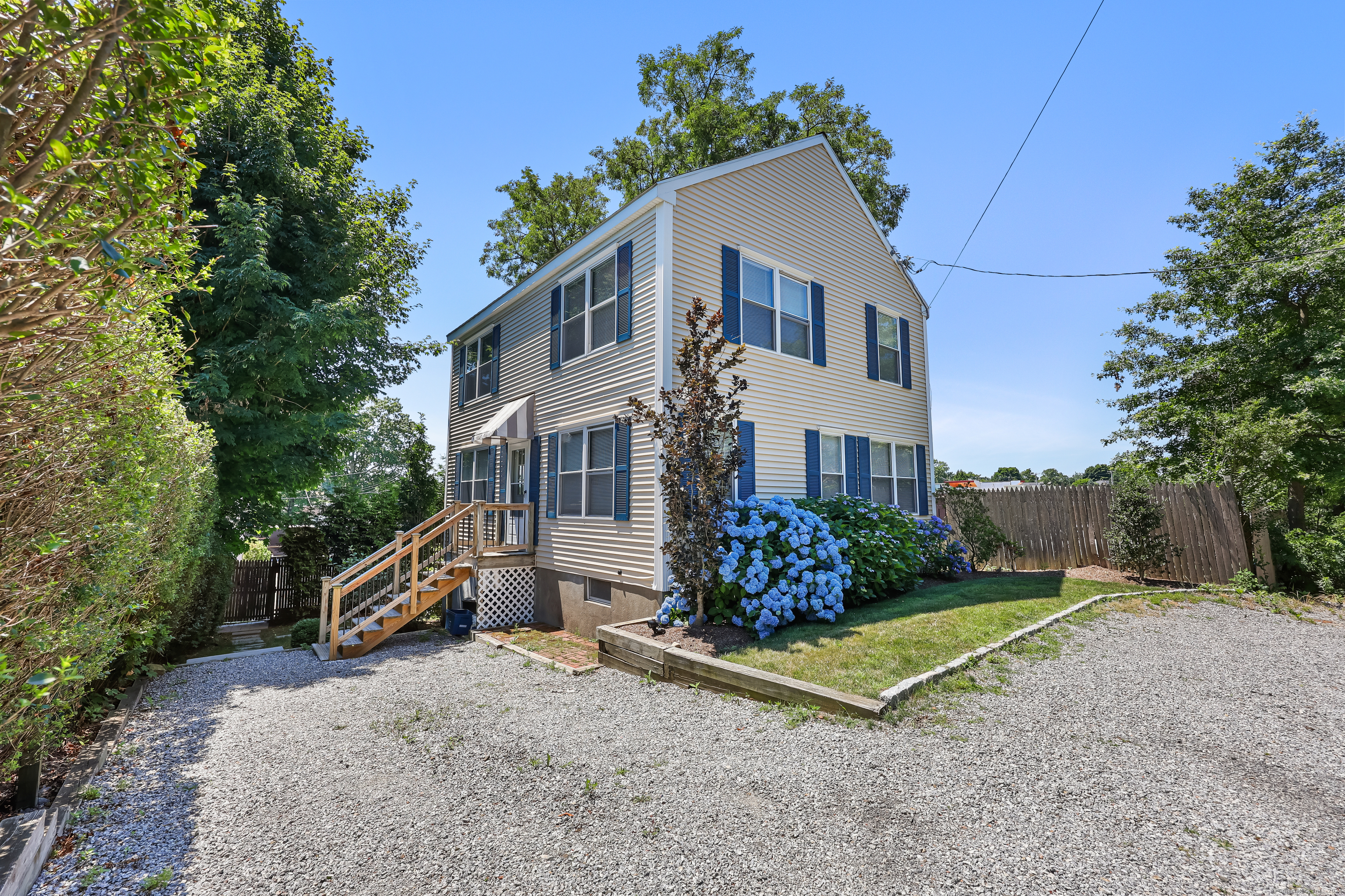 Rental Property at Kings Highway West Hwy, Fairfield, Connecticut - Bedrooms: 3 
Bathrooms: 4 
Rooms: 5  - $4,300 MO.
