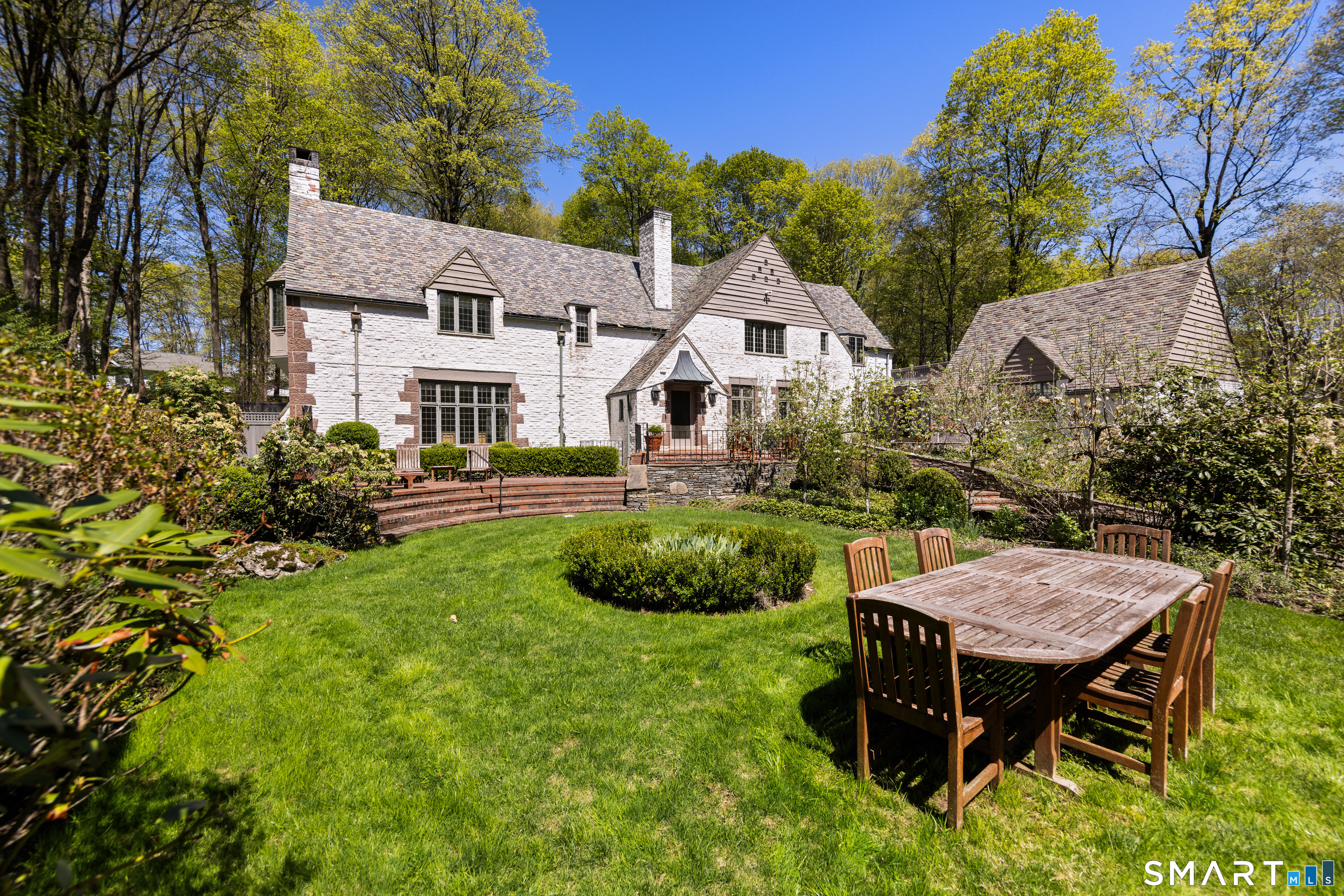 11 Stonebridge Lane