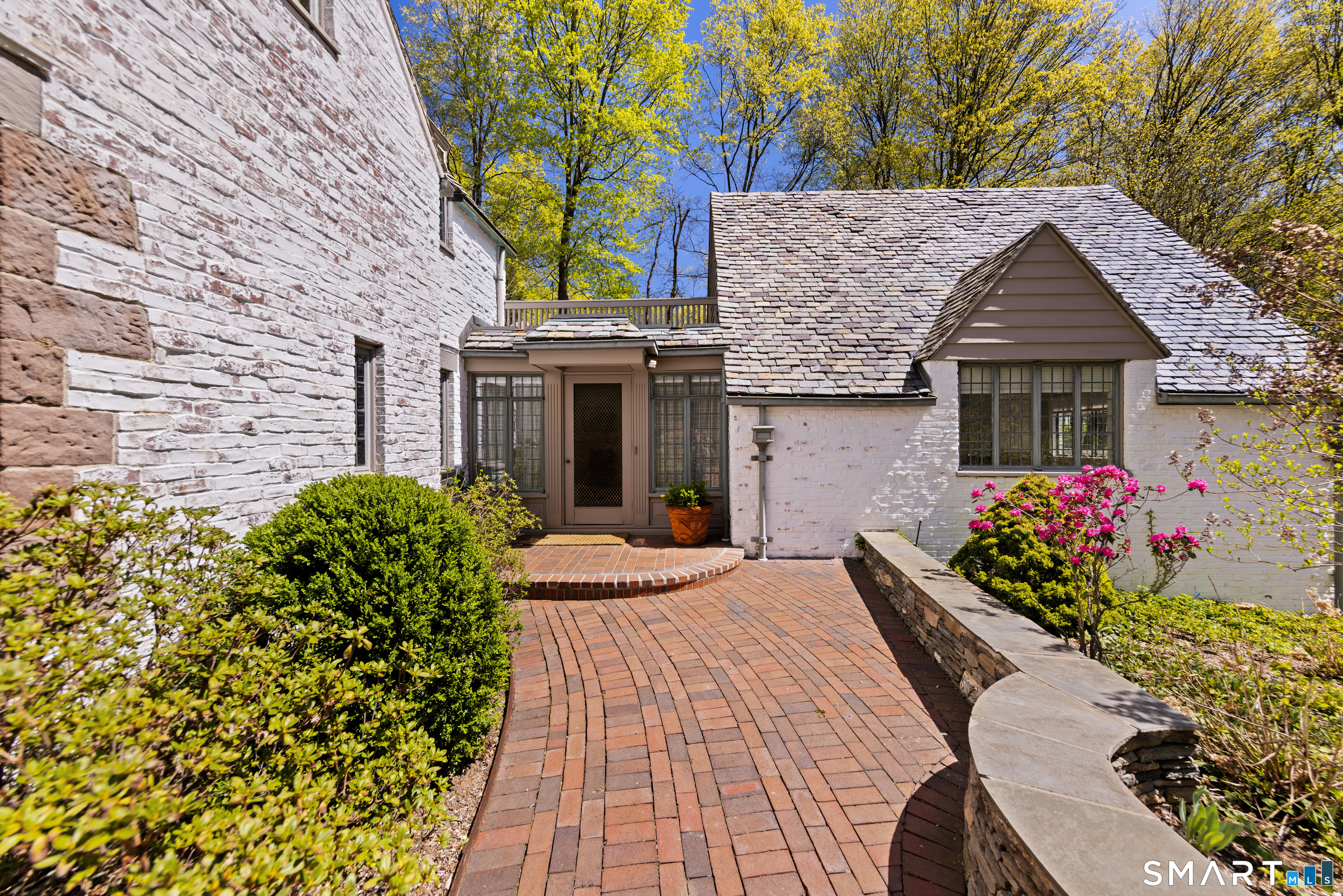 11 Stonebridge Lane