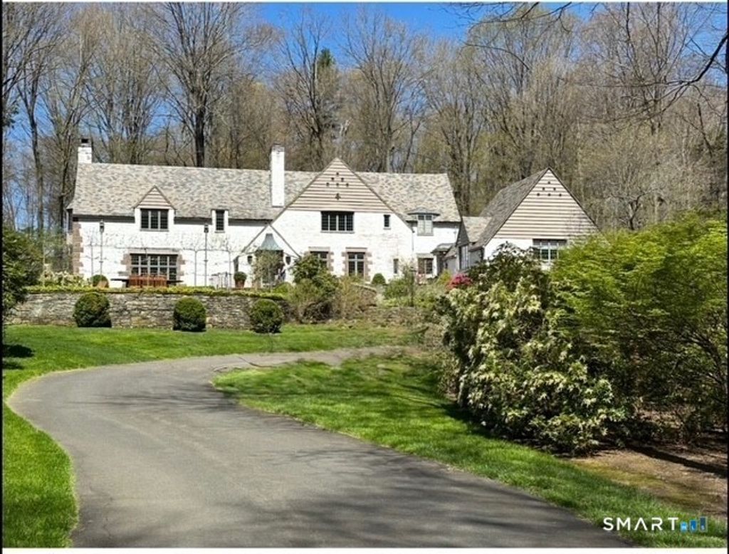 Photo of 11 Stonebridge Lane, West Hartford, CT 06107 (MLS # 24168386)