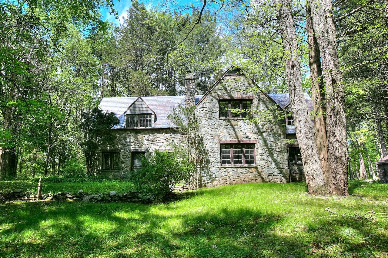Property for Sale at Bayberry Lane, Westport, Connecticut - Bedrooms: 4 
Bathrooms: 3 
Rooms: 7  - $1,299,000