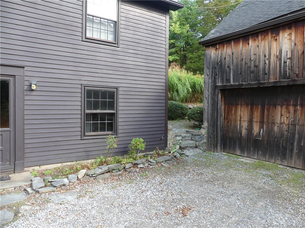 82 River Road