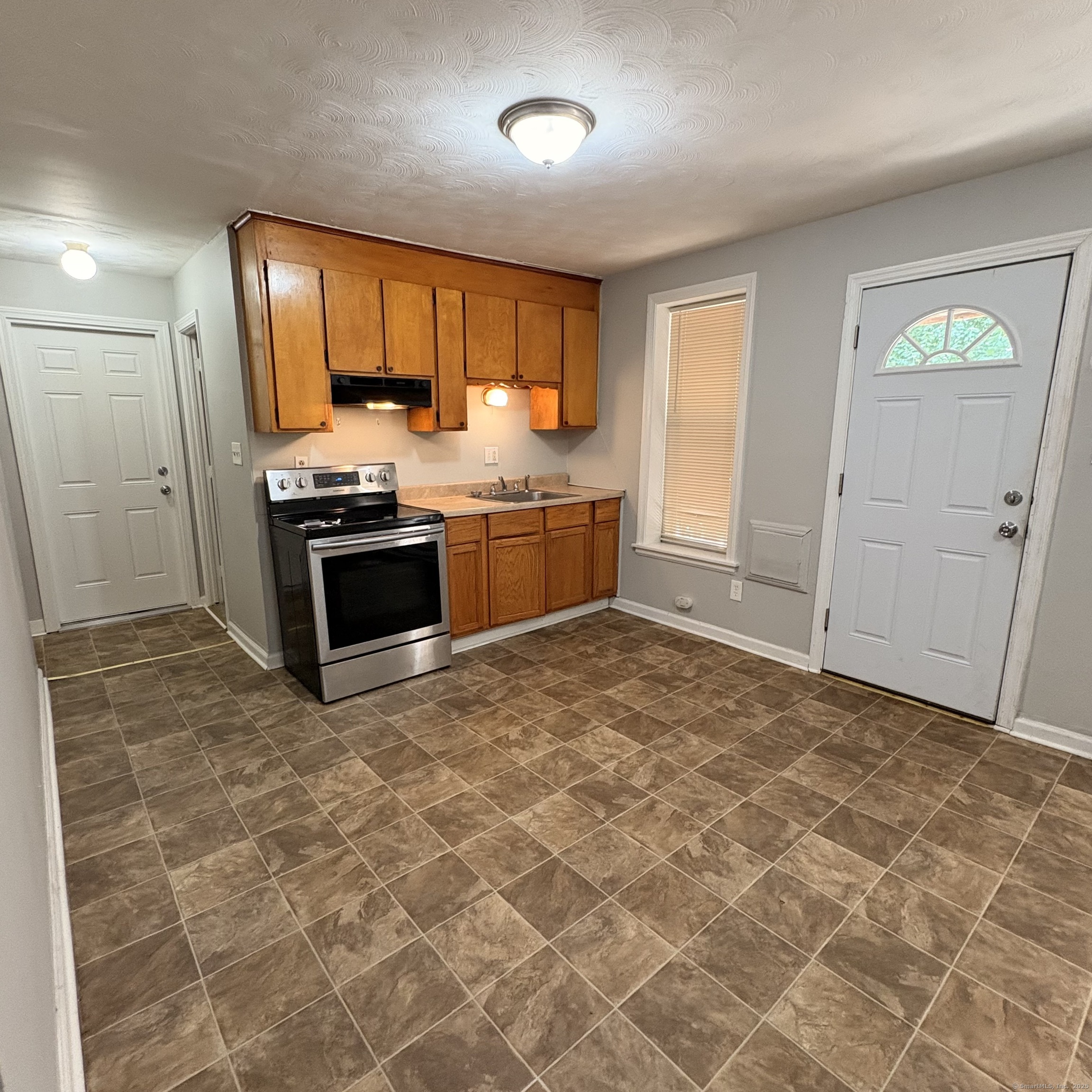 Bristol, Connecticut 06010, United States, 1 Bedroom Bedrooms, ,1 BathroomBathrooms,Residential,Active,184910