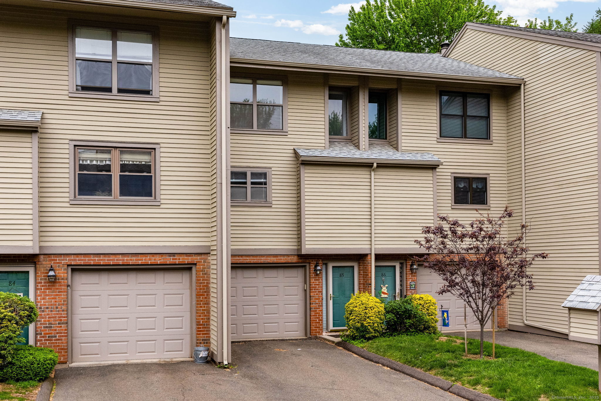 Property for Sale at Metacomet Drive 85, Meriden, Connecticut - Bedrooms: 2 
Bathrooms: 2 
Rooms: 5  - $275,000