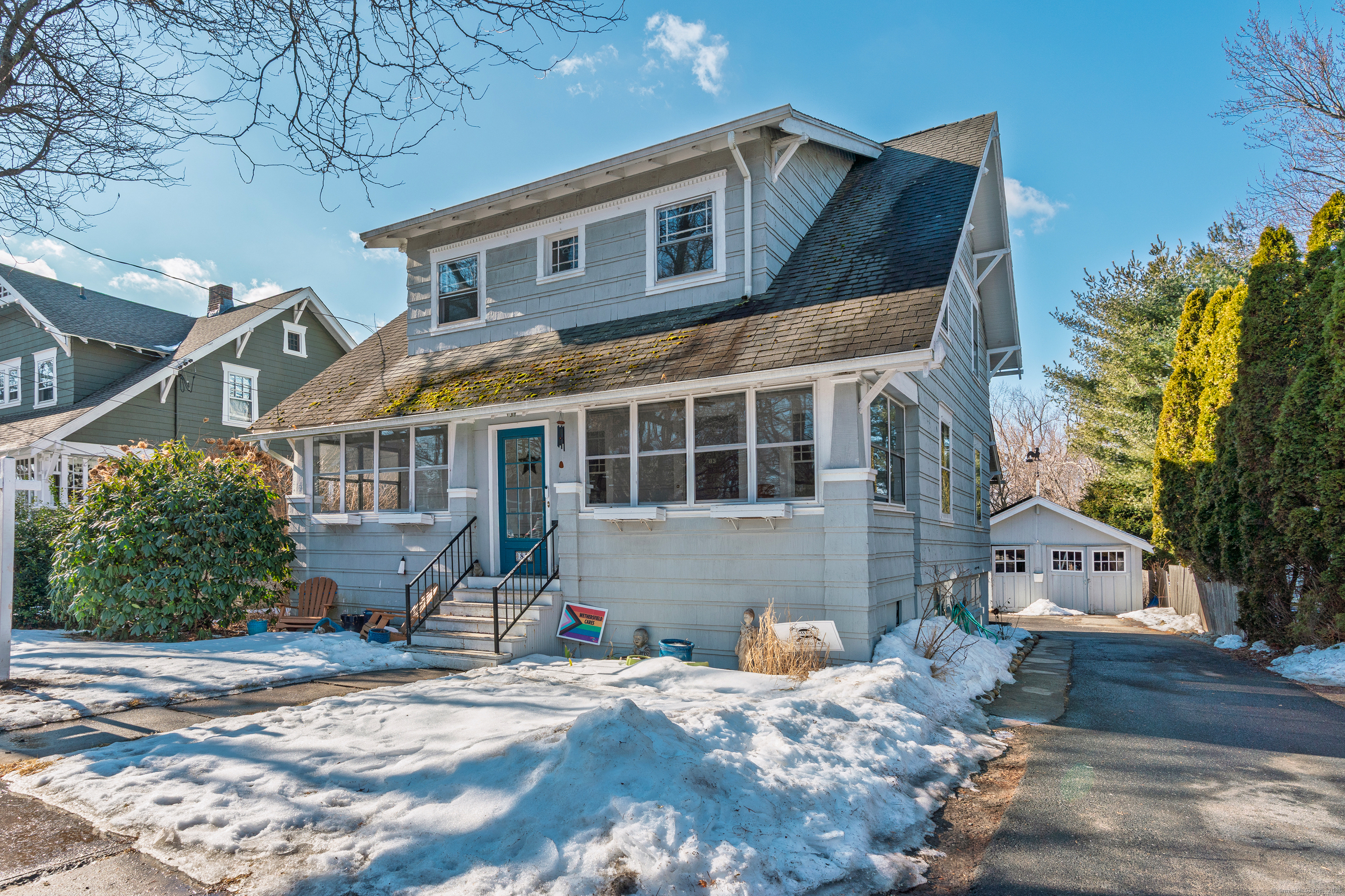 Hartford Avenue, Wethersfield, Connecticut - 5 Bedrooms  
4 Bathrooms  
10 Rooms - 