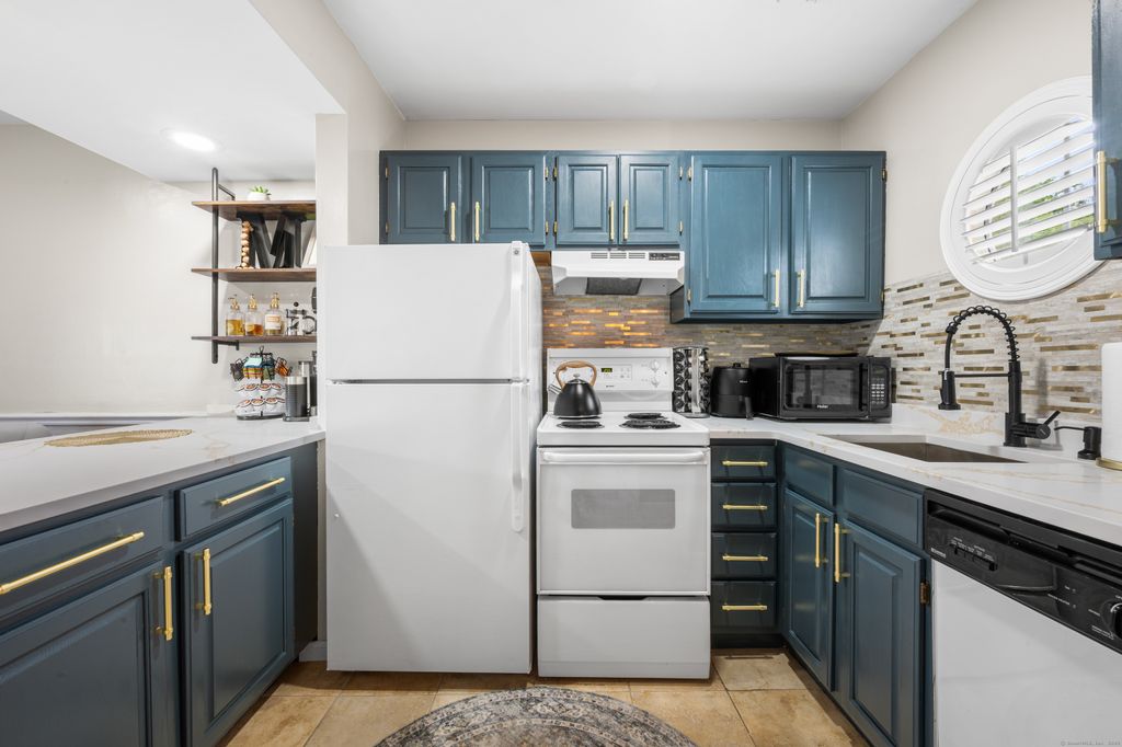 Photo of 2122 Old Pond Lane #2122, Norwich, CT 06360 (MLS # 24155752)