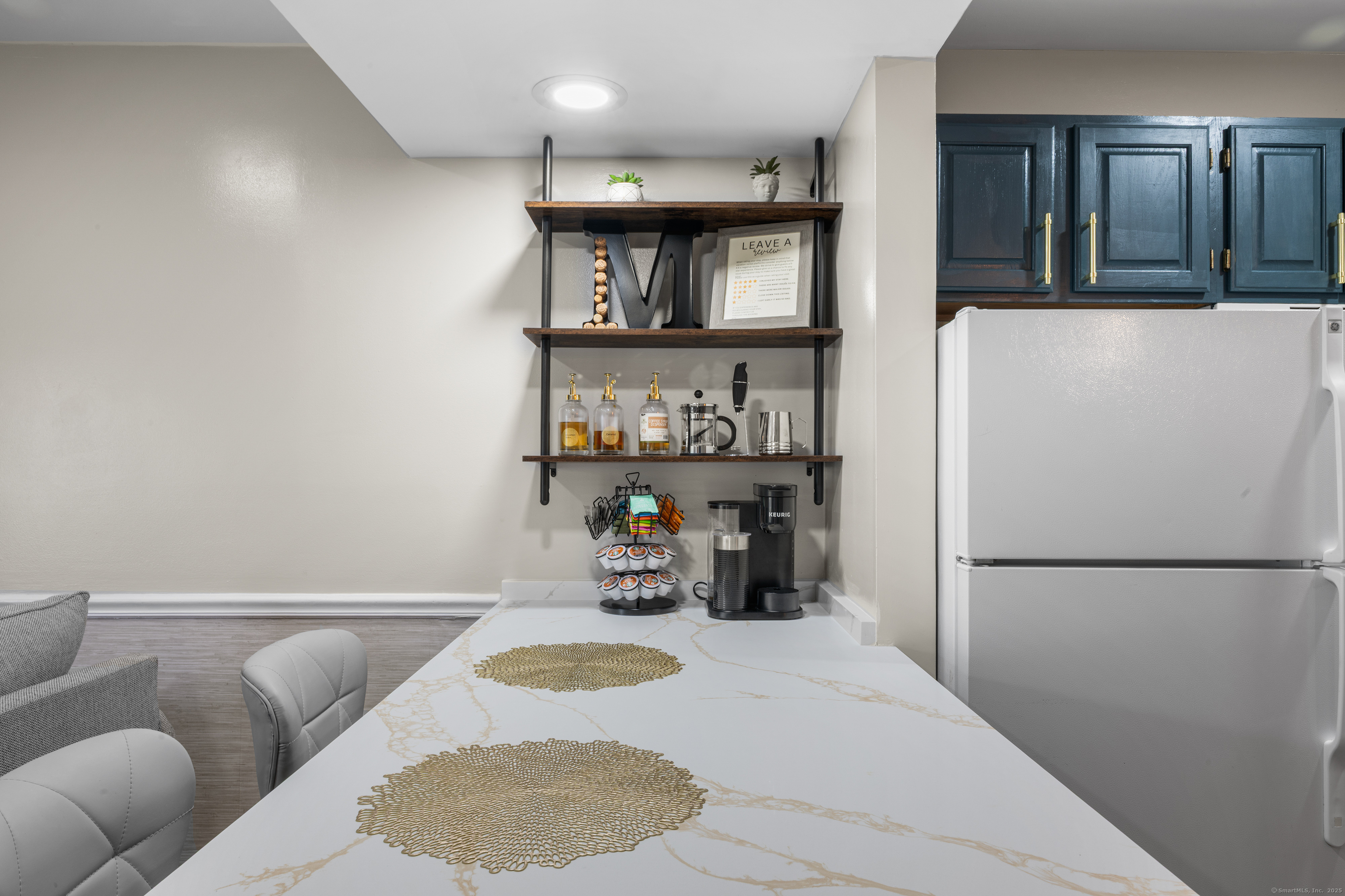 2122 Old Pond Lane 2122